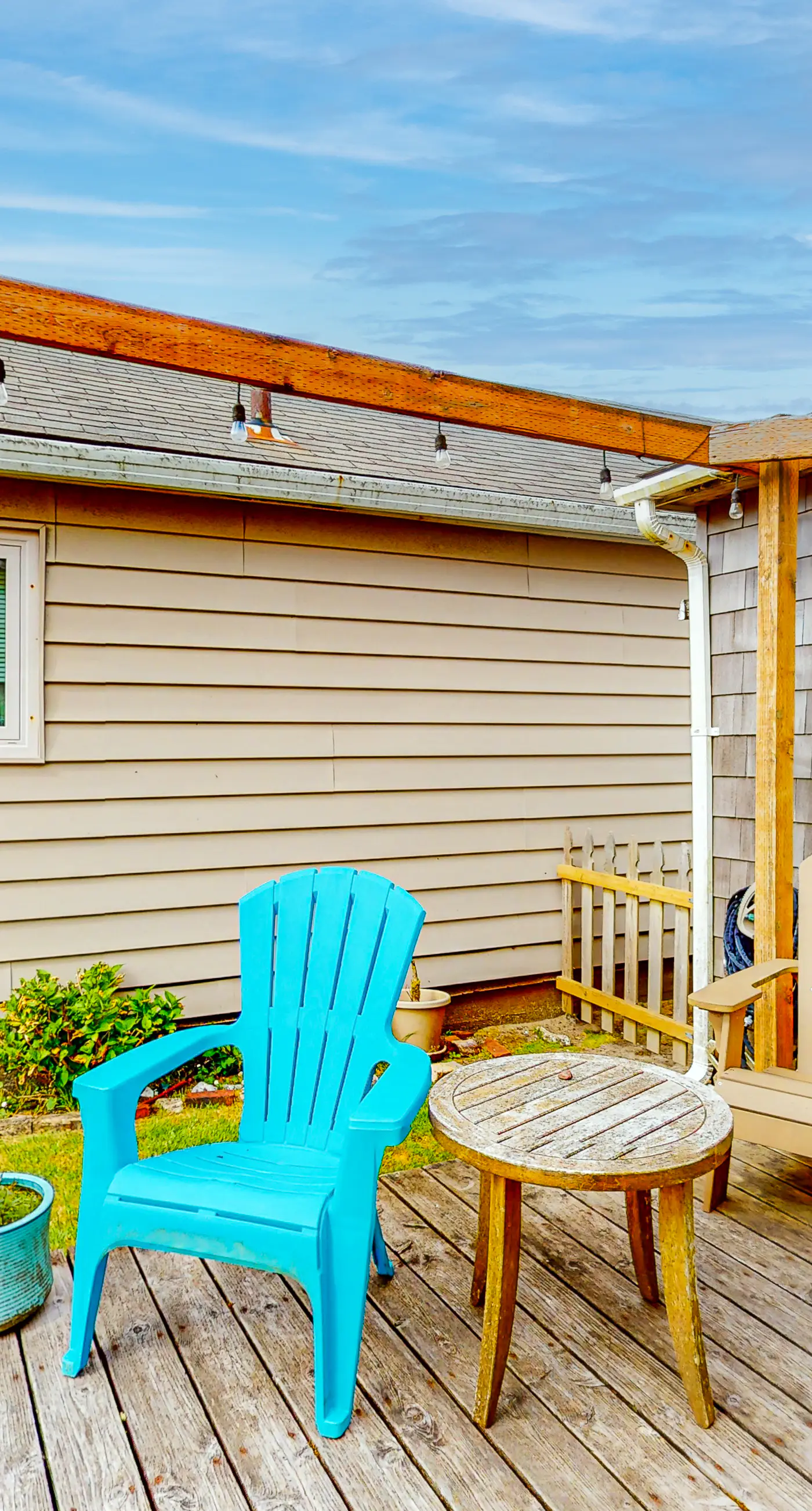 Dog Friendly Cottage with Private Hot Tub Close to Beach and Downtown