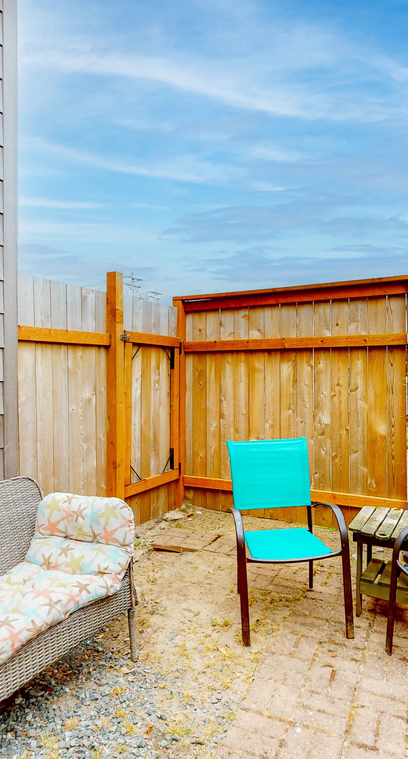 Dog Friendly Cottage with Private Hot Tub Close to Beach and Downtown