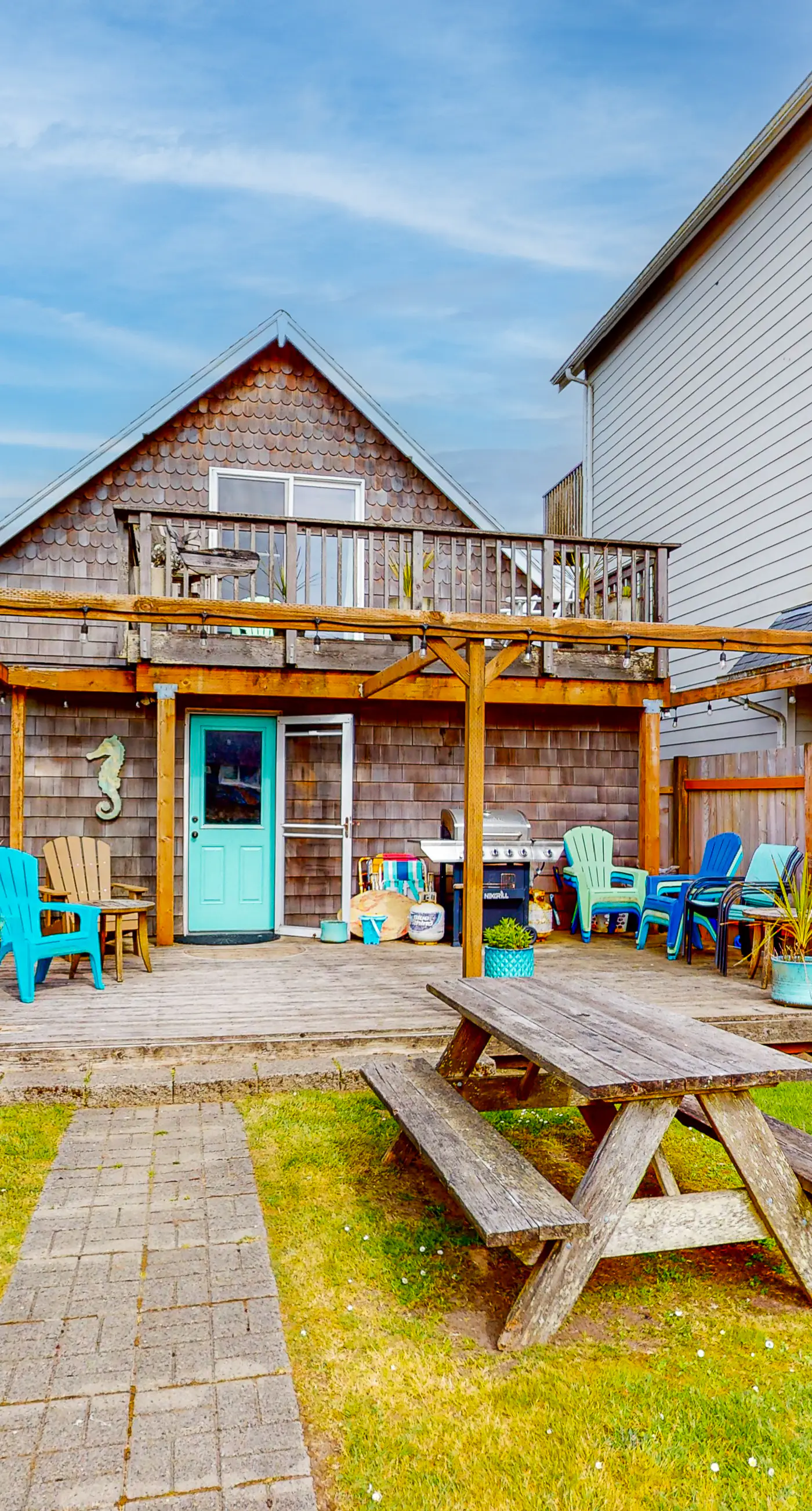 Dog Friendly Cottage with Private Hot Tub Close to Beach and Downtown