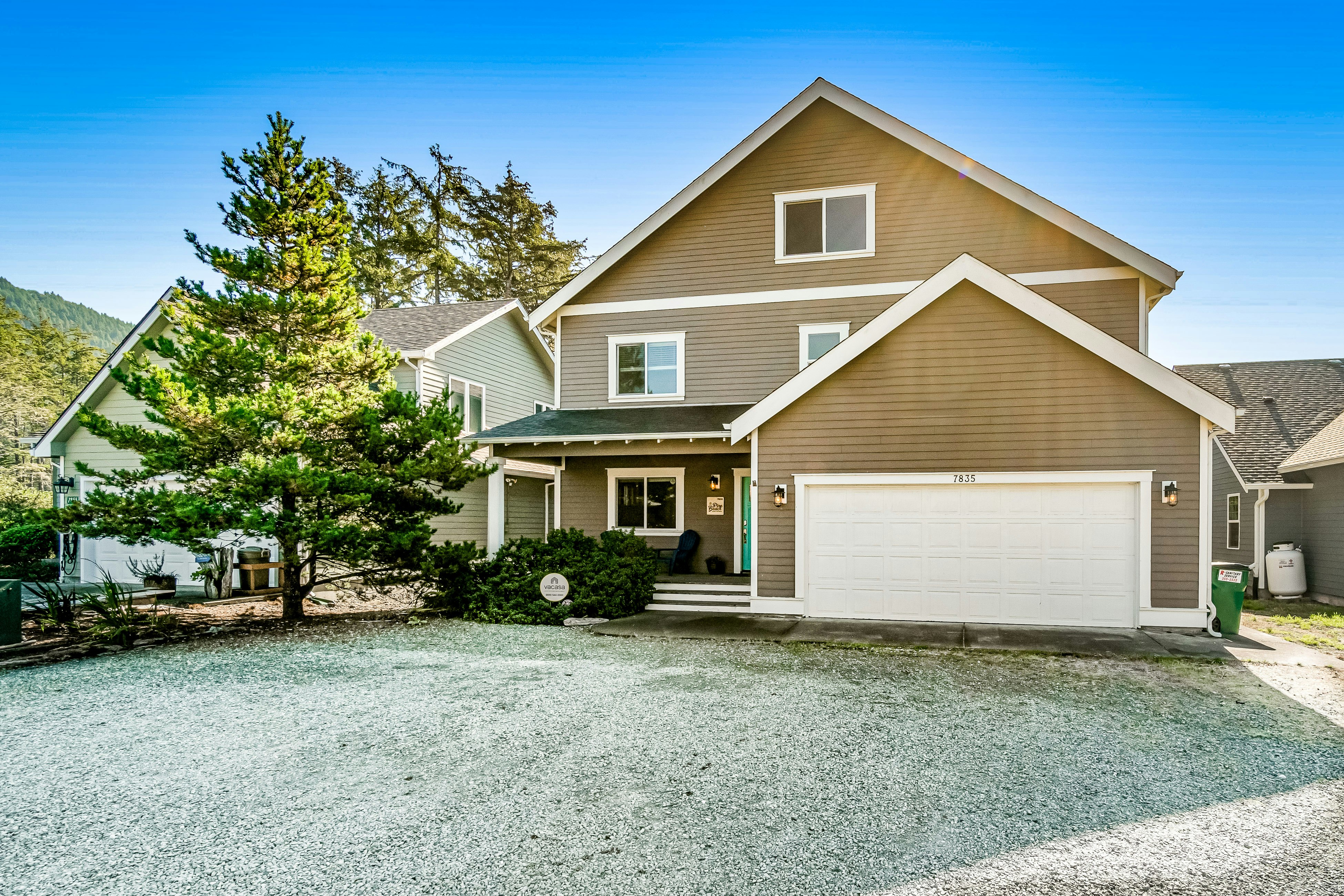 Dog-friendly home near the beach with hot tub, WiFi, Ping-Pong, & foosball