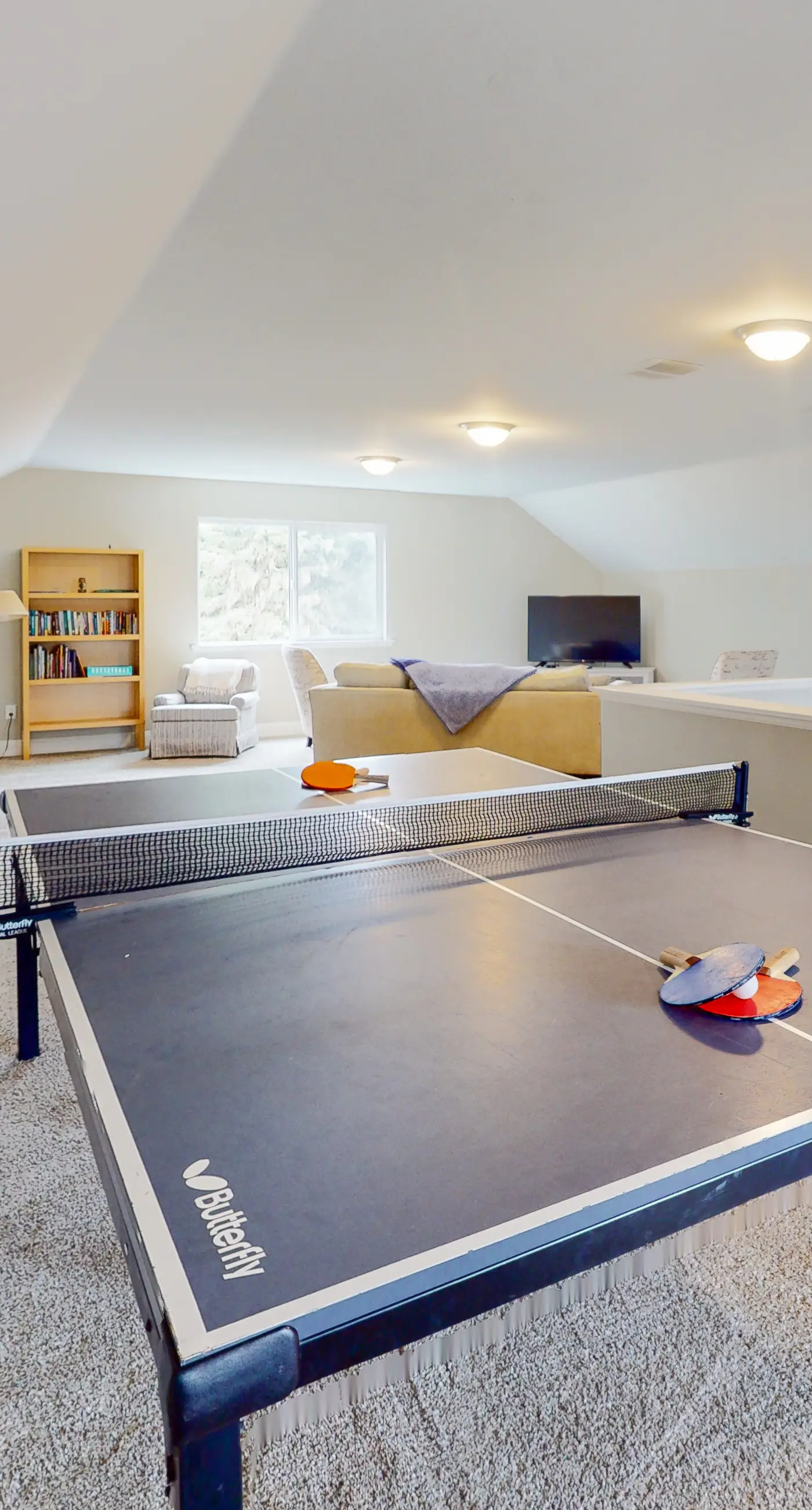 Dog friendly home near the beach with hot tub WiFi Ping Pong and foosball
