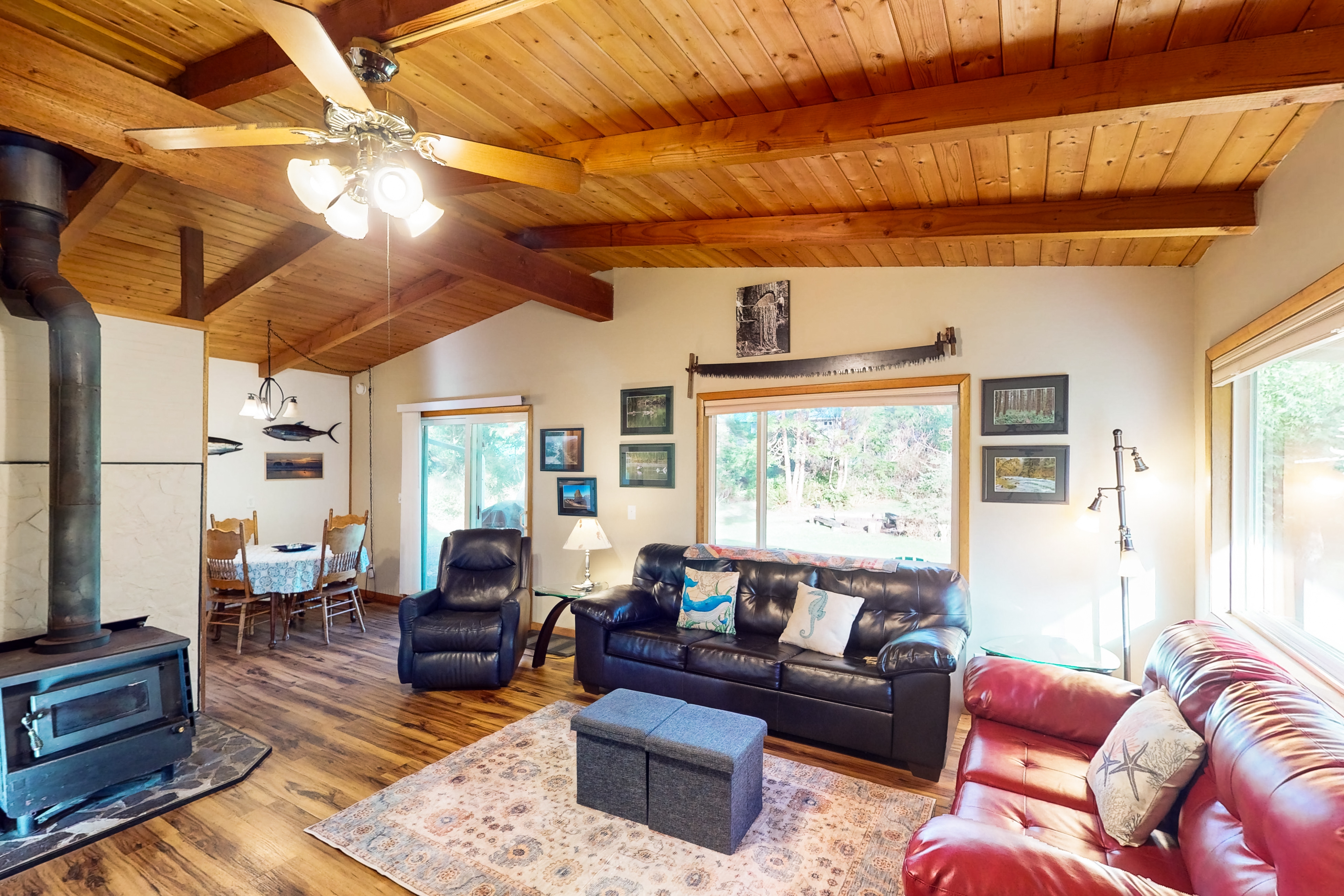 Cozy home in peaceful neighborhood near park beach shops and restaurants