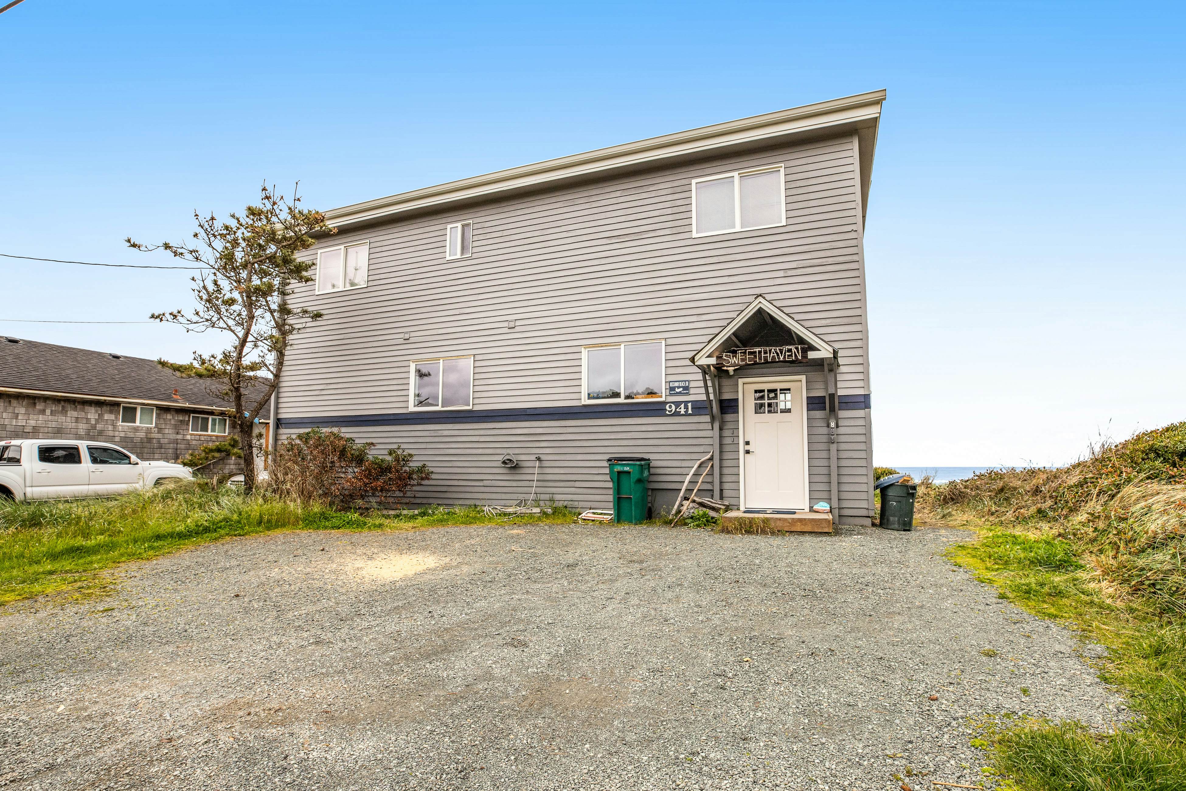 Oceanfront, Dog-Friendly Home with Free WiFi - Perfect for a Family Beach Trip