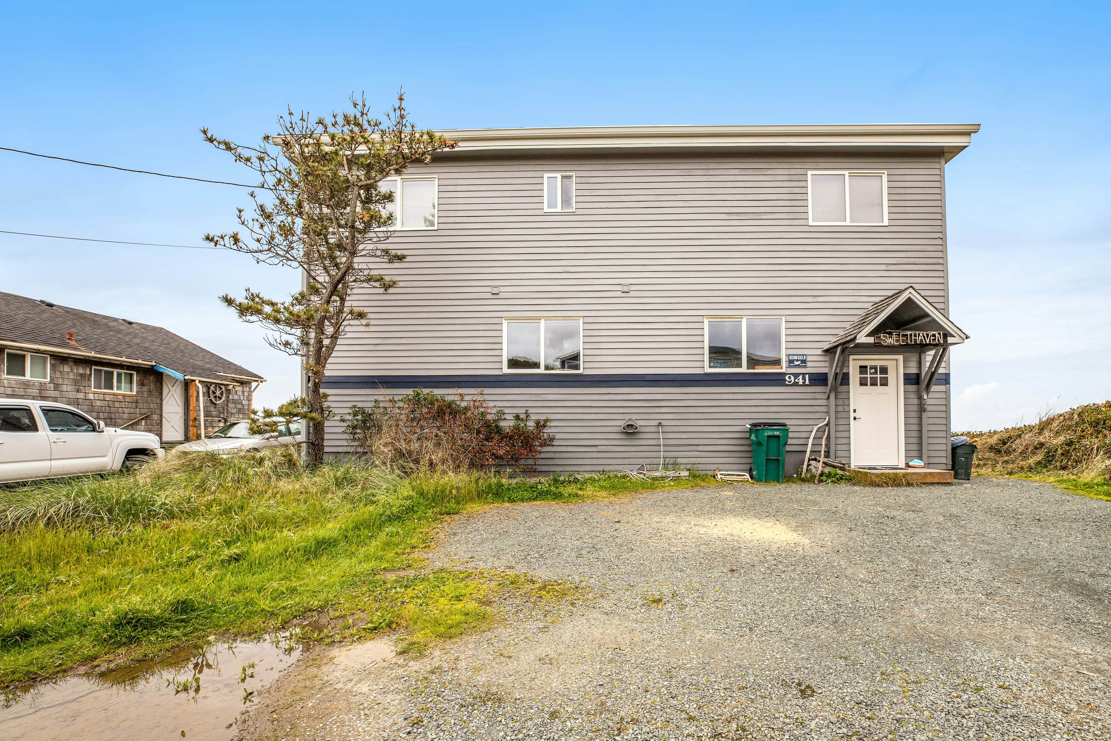 Oceanfront, Dog-Friendly Home with Free WiFi - Perfect for a Family Beach Trip
