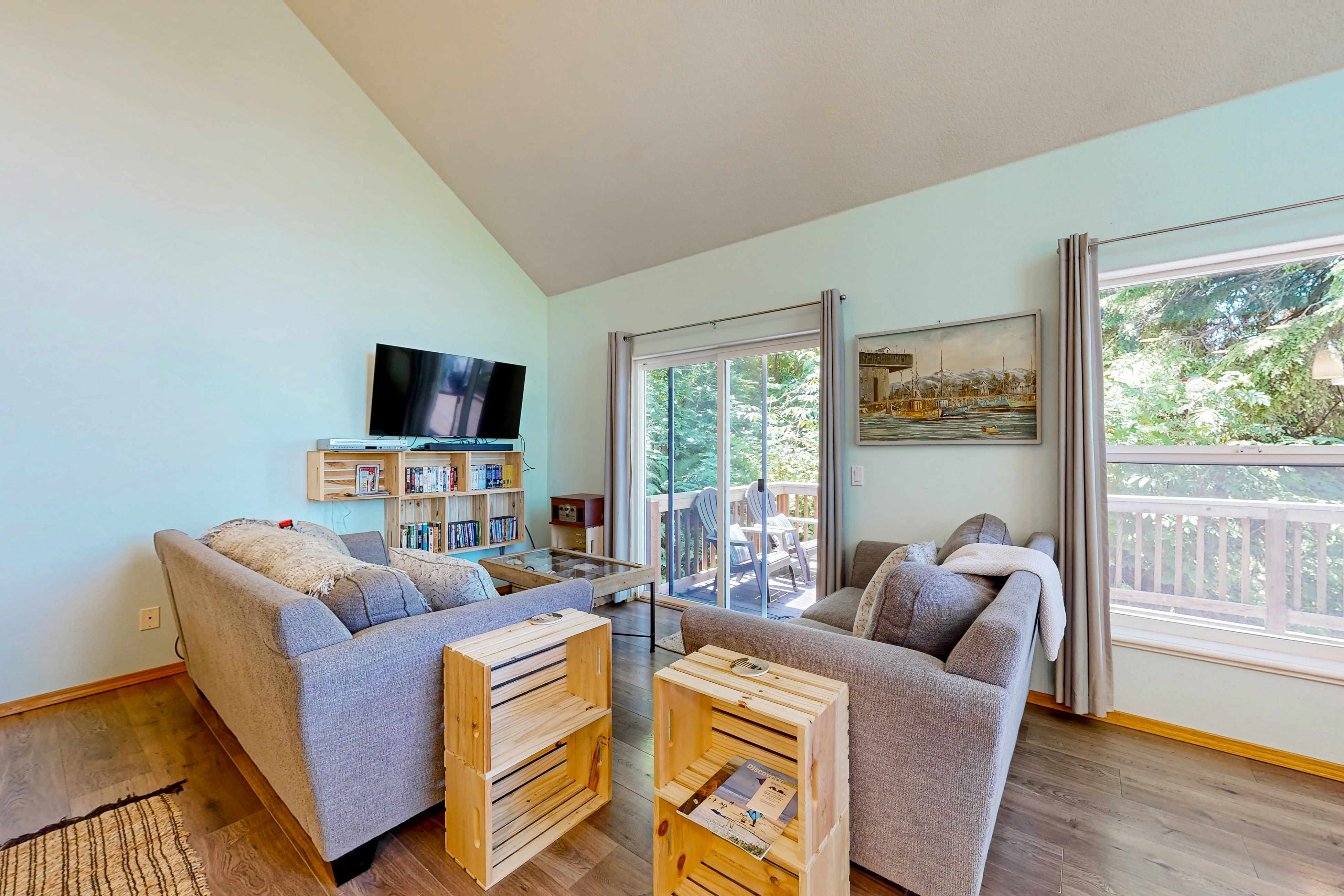 Dog Friendly Home with Ocean Views Private Grill Full Kitchen and Free WiFi