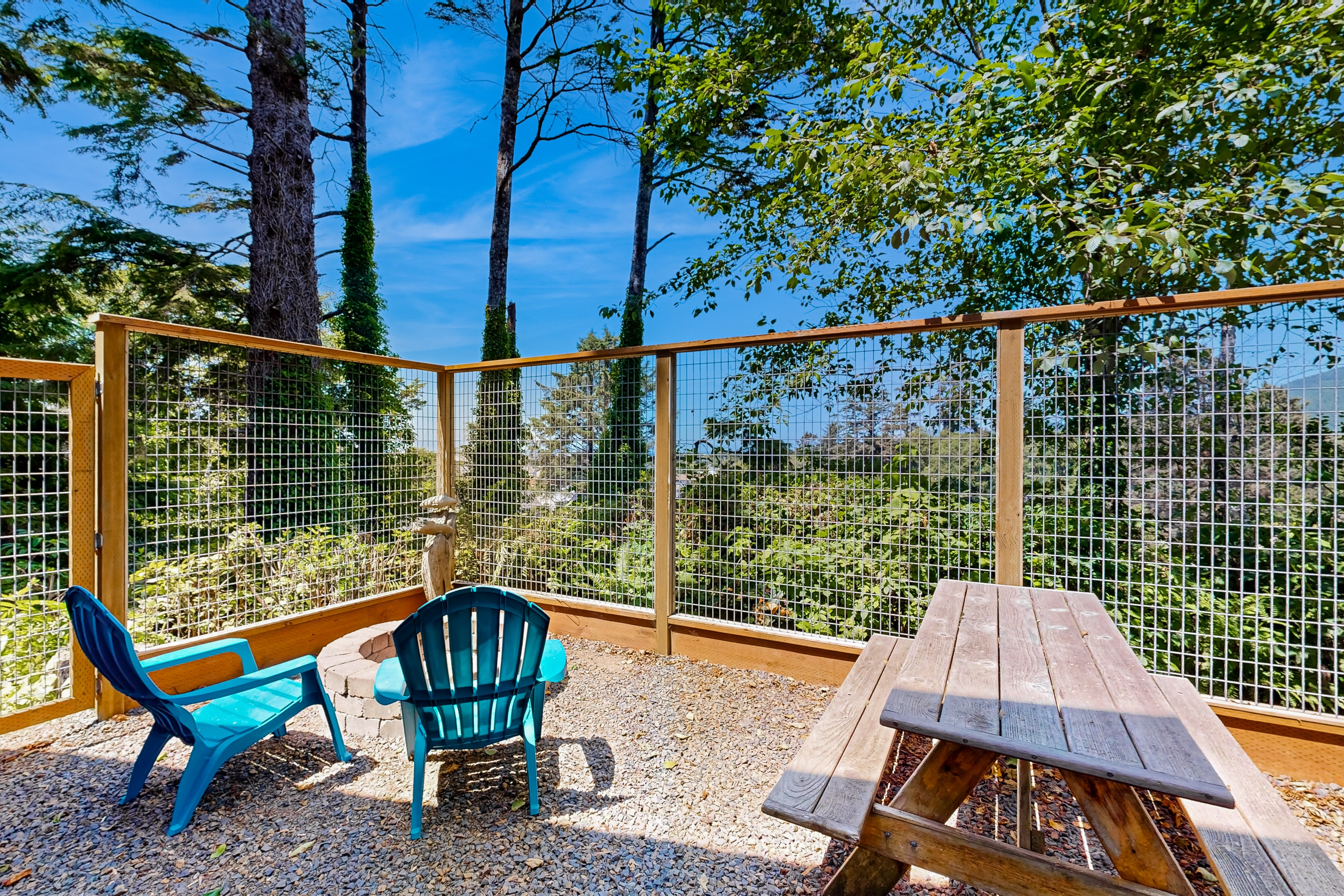 Dog Friendly Home with Ocean Views Private Grill Full Kitchen and Free WiFi