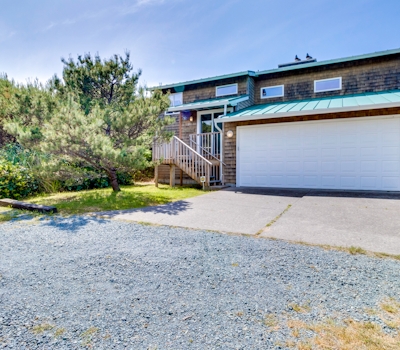 Updated Oceanfront Home with Lovely Pacific Views and Pool Table