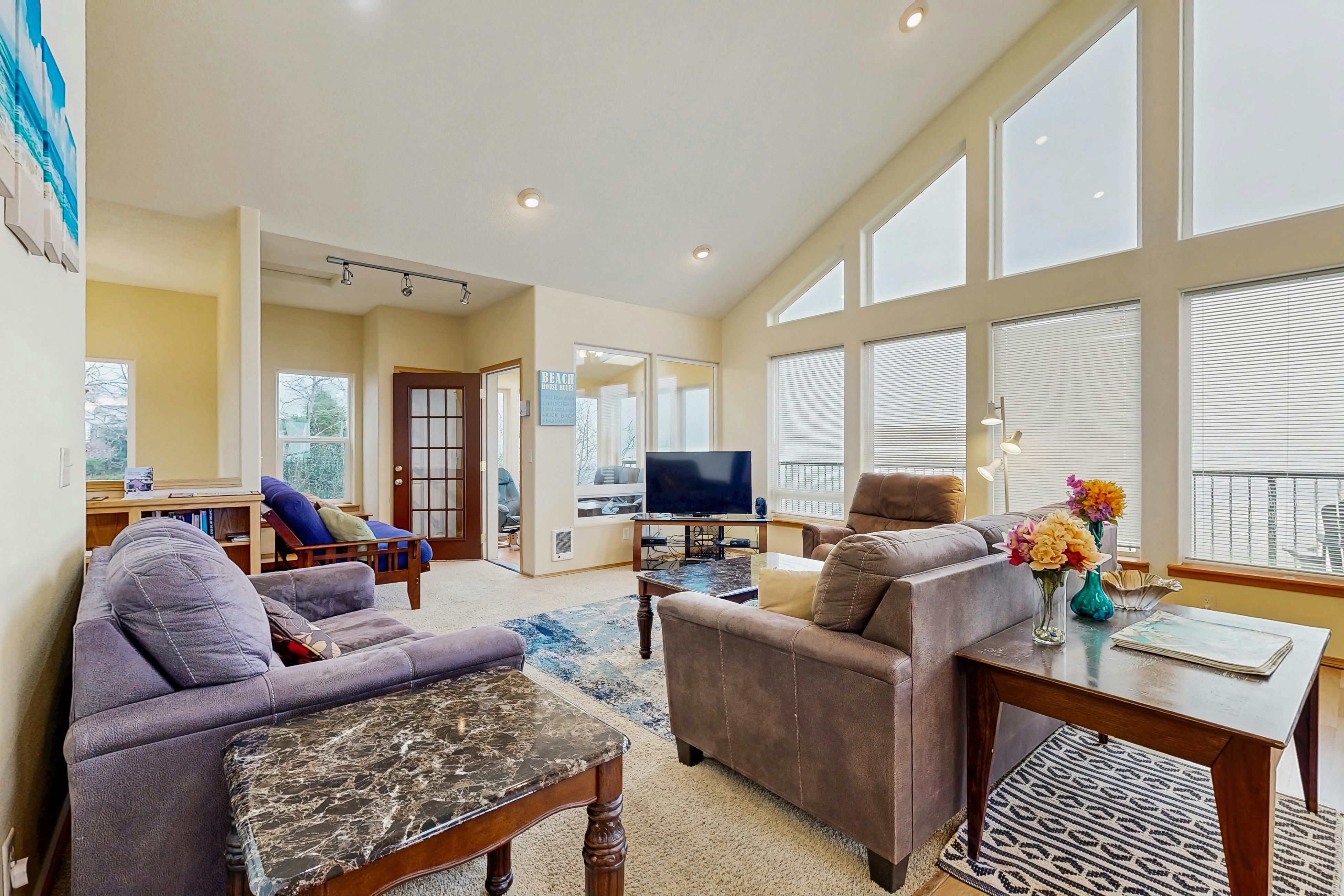 Beautiful Home with Ocean, Lake, and Mountain Views, Gas Grill, and Free WiFi