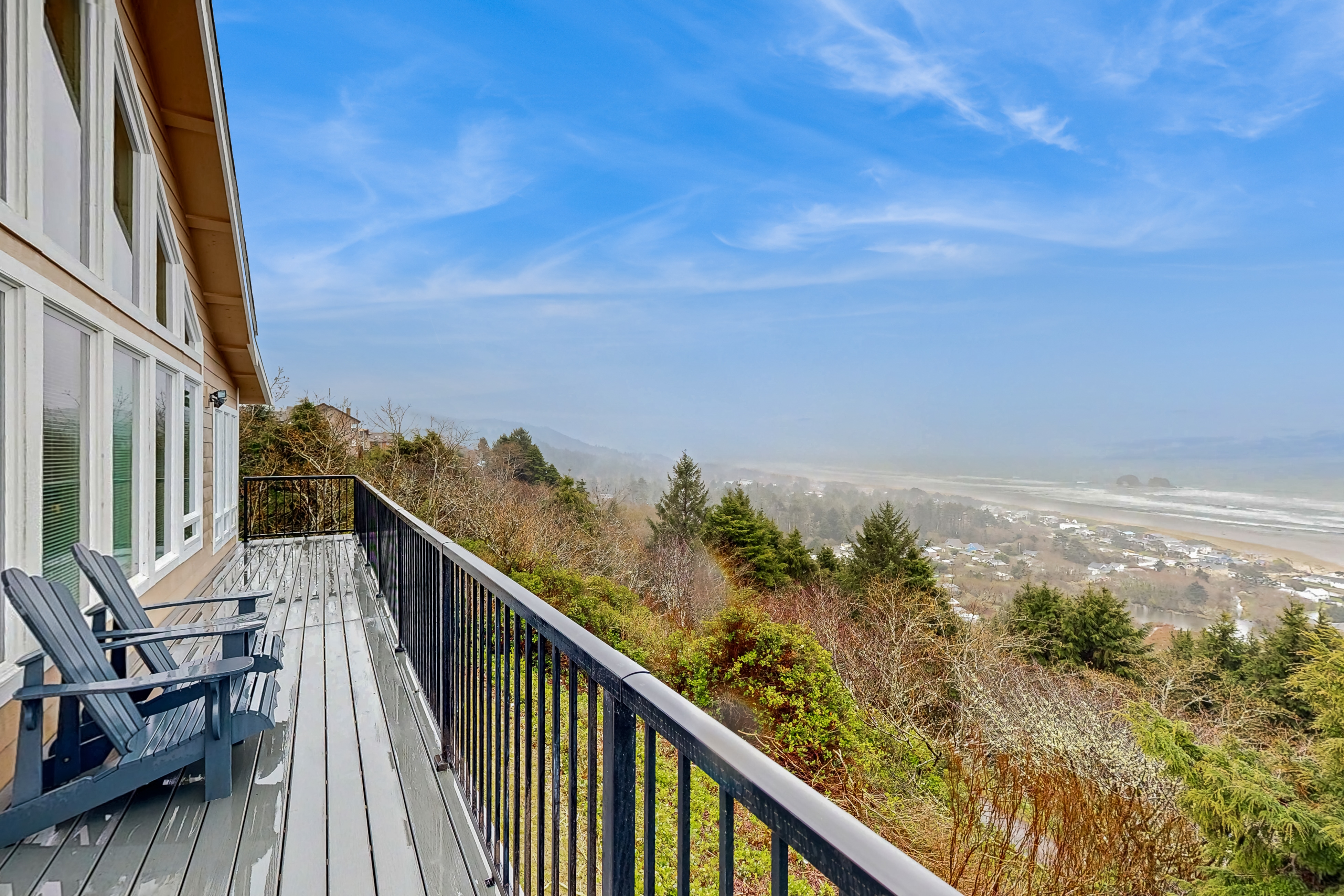 Beautiful Home with Ocean Lake and Mountain Views Gas Grill and Free WiFi