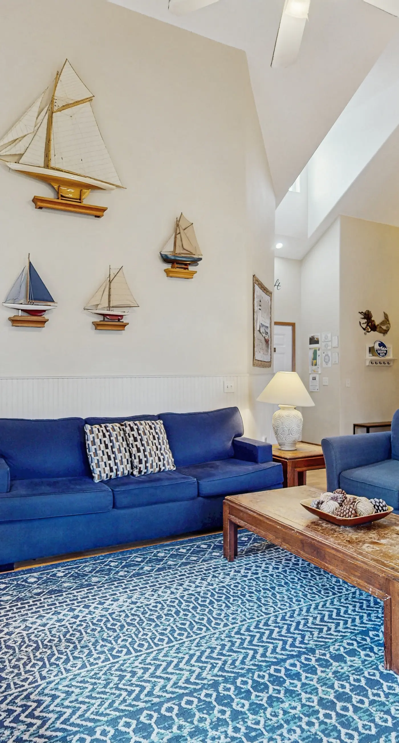 Sunny Beach House with Private Hot Tub Firepit and Tons of Space Dogs OK