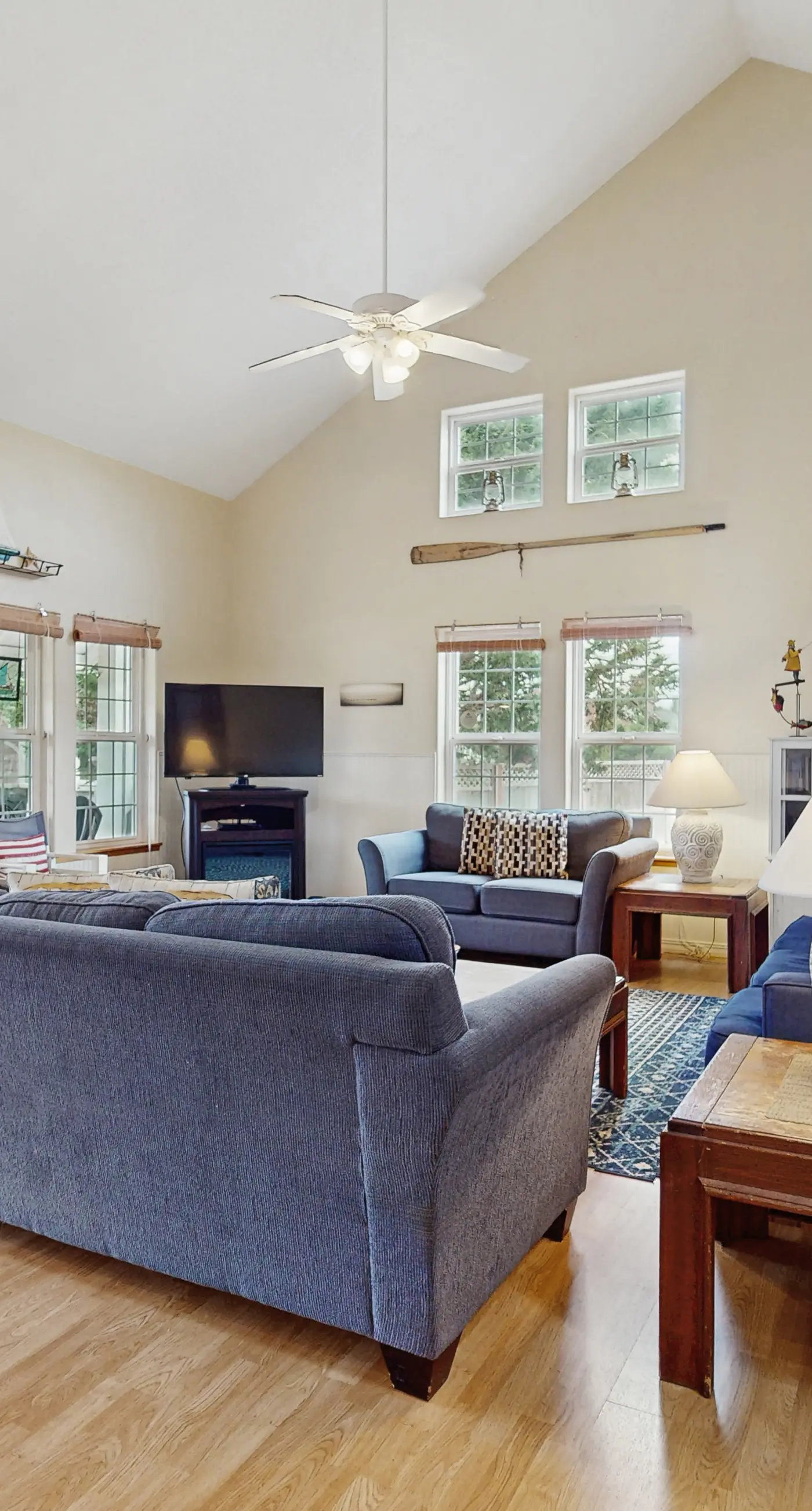 Sunny Beach House with Private Hot Tub Firepit and Tons of Space Dogs OK