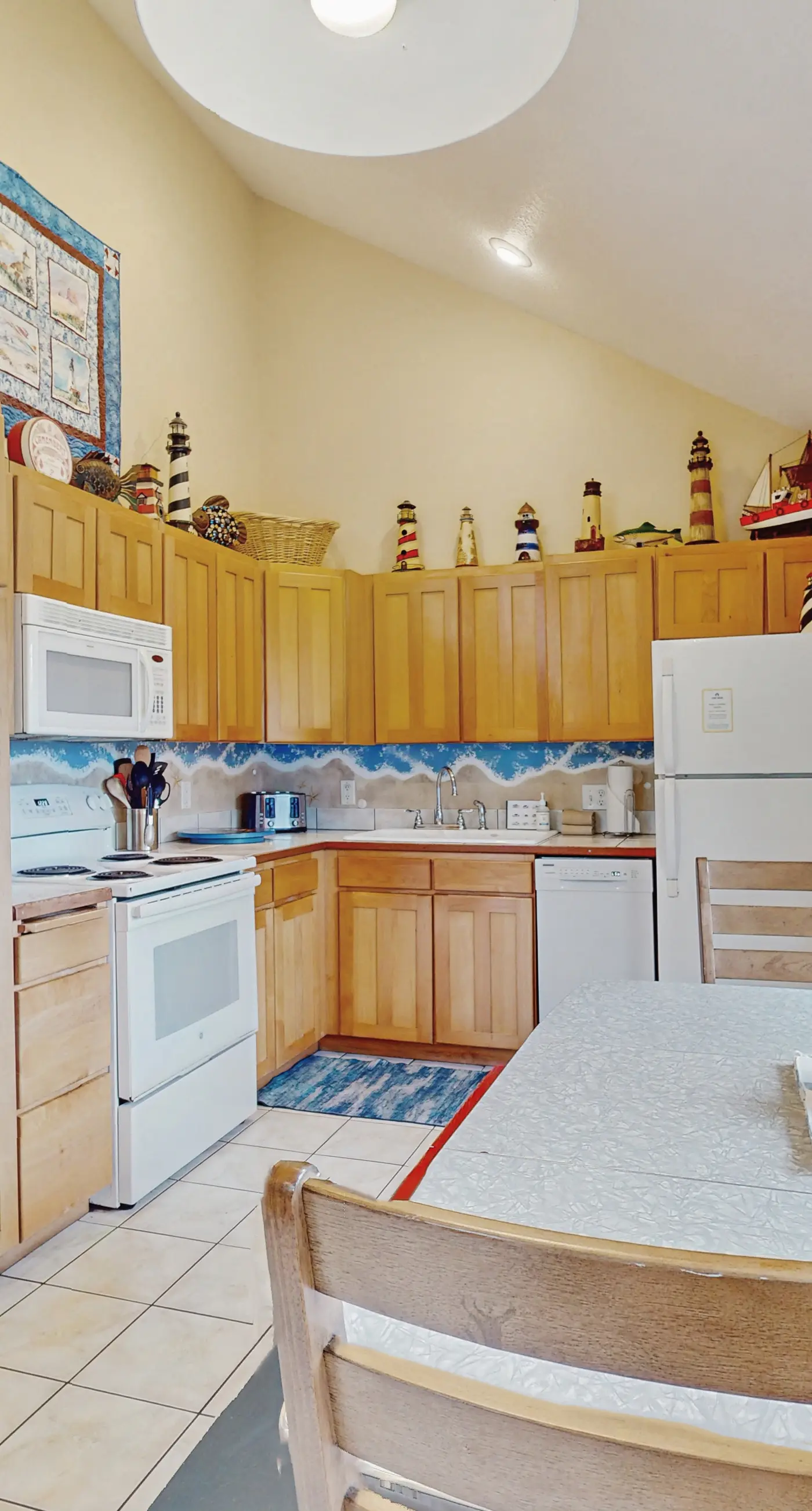 Sunny Beach House with Private Hot Tub Firepit and Tons of Space Dogs OK