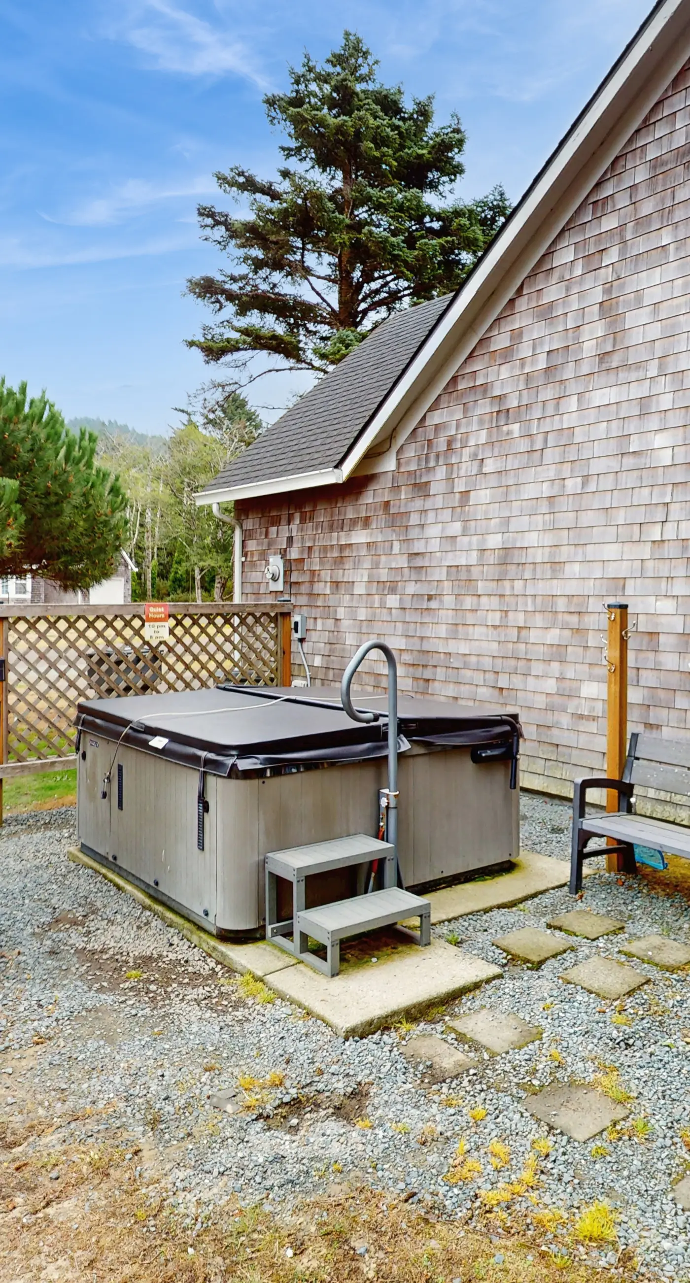 Sunny Beach House with Private Hot Tub Firepit and Tons of Space Dogs OK