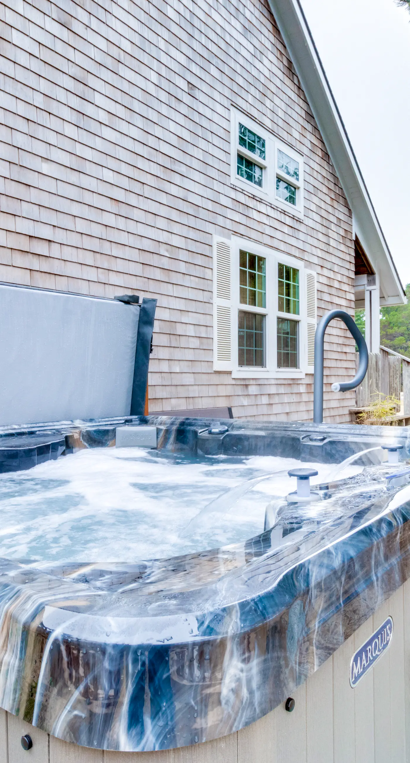 Sunny Beach House with Private Hot Tub Firepit and Tons of Space Dogs OK