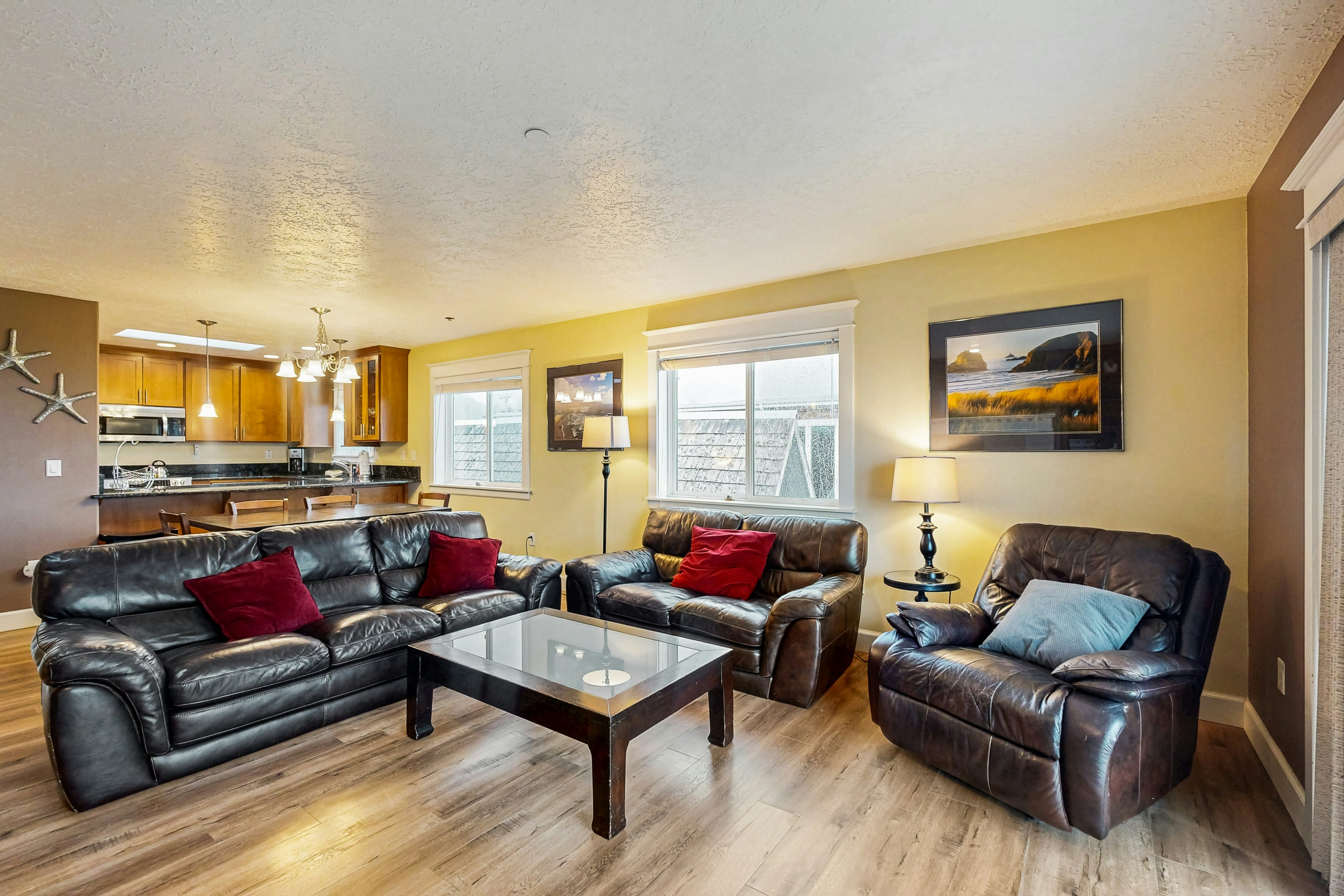 Luxurious Oceanfront House w/ Ocean Views & Beach Access - Dogs OK