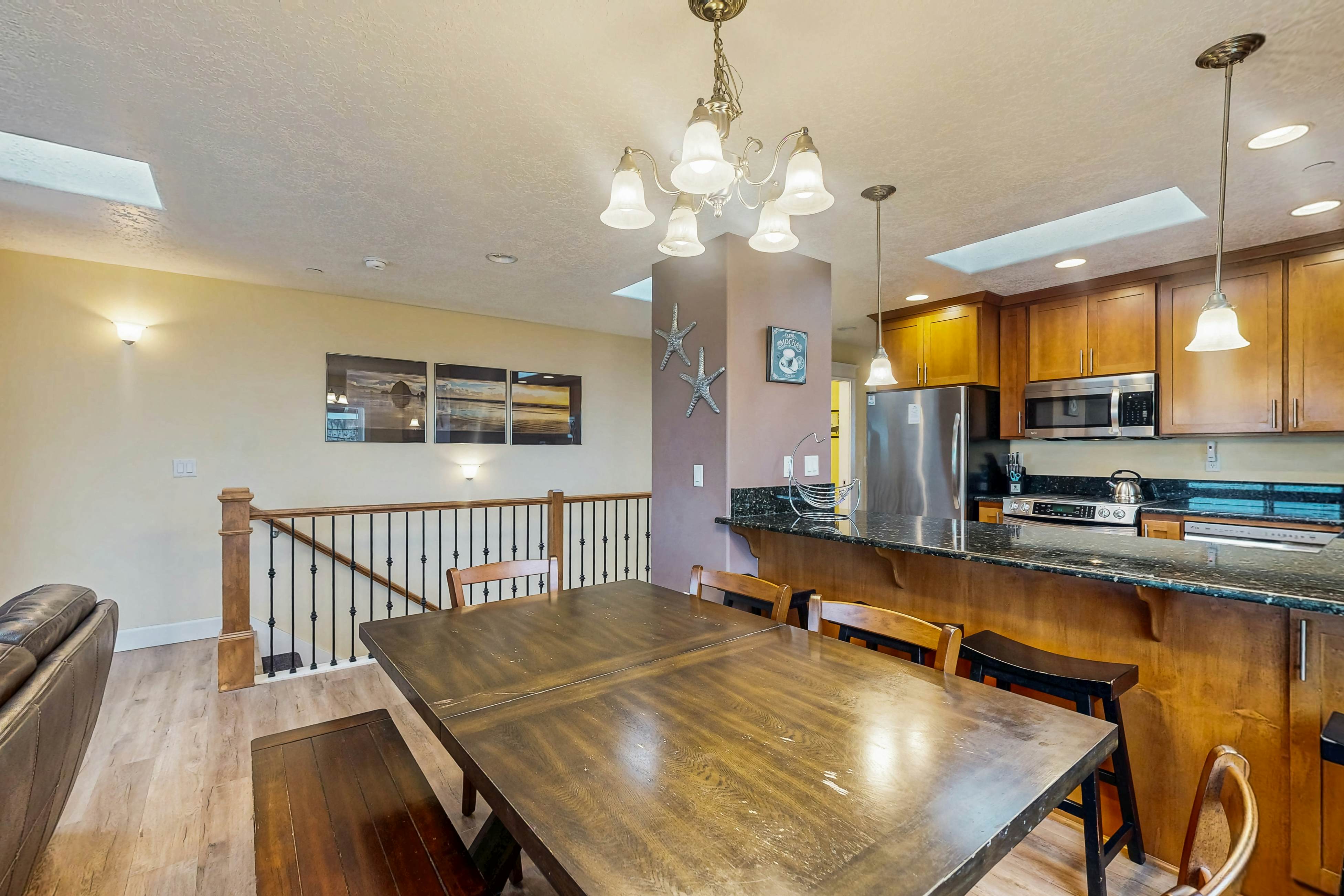 Luxurious Oceanfront House w/ Ocean Views & Beach Access - Dogs OK