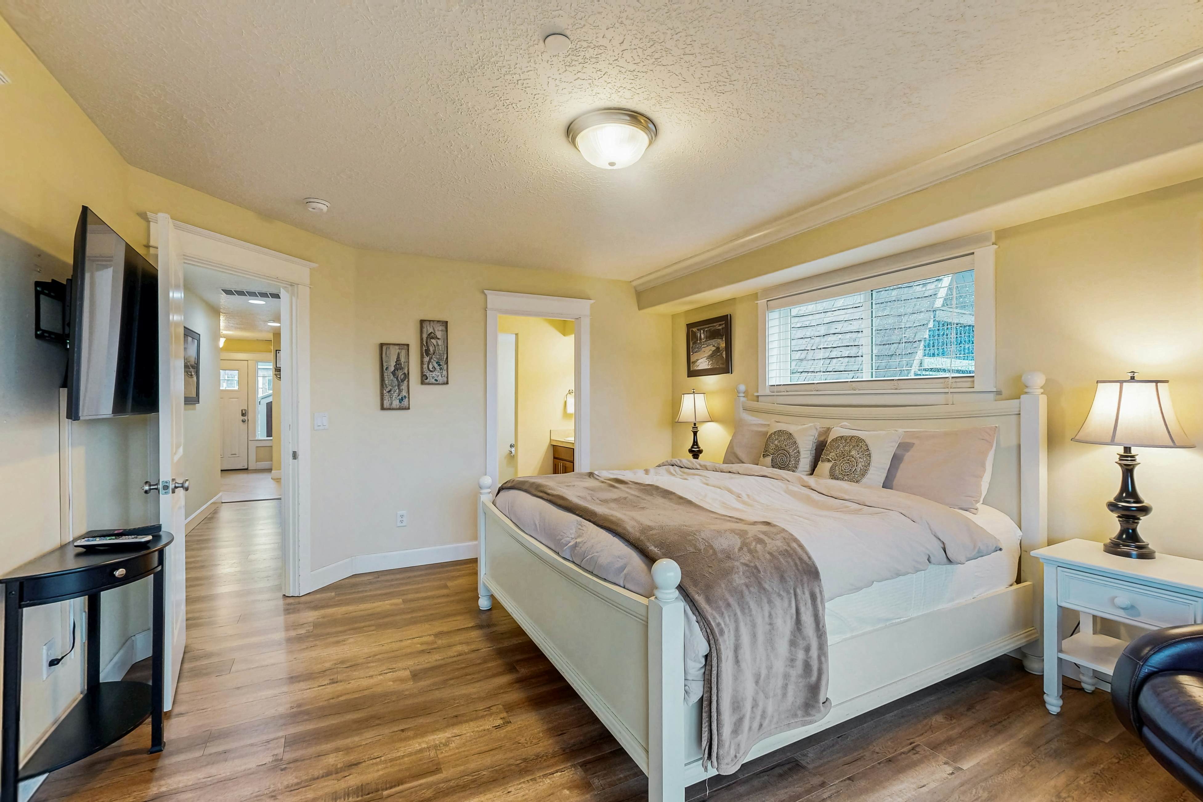 Luxurious Oceanfront House w/ Ocean Views & Beach Access - Dogs OK