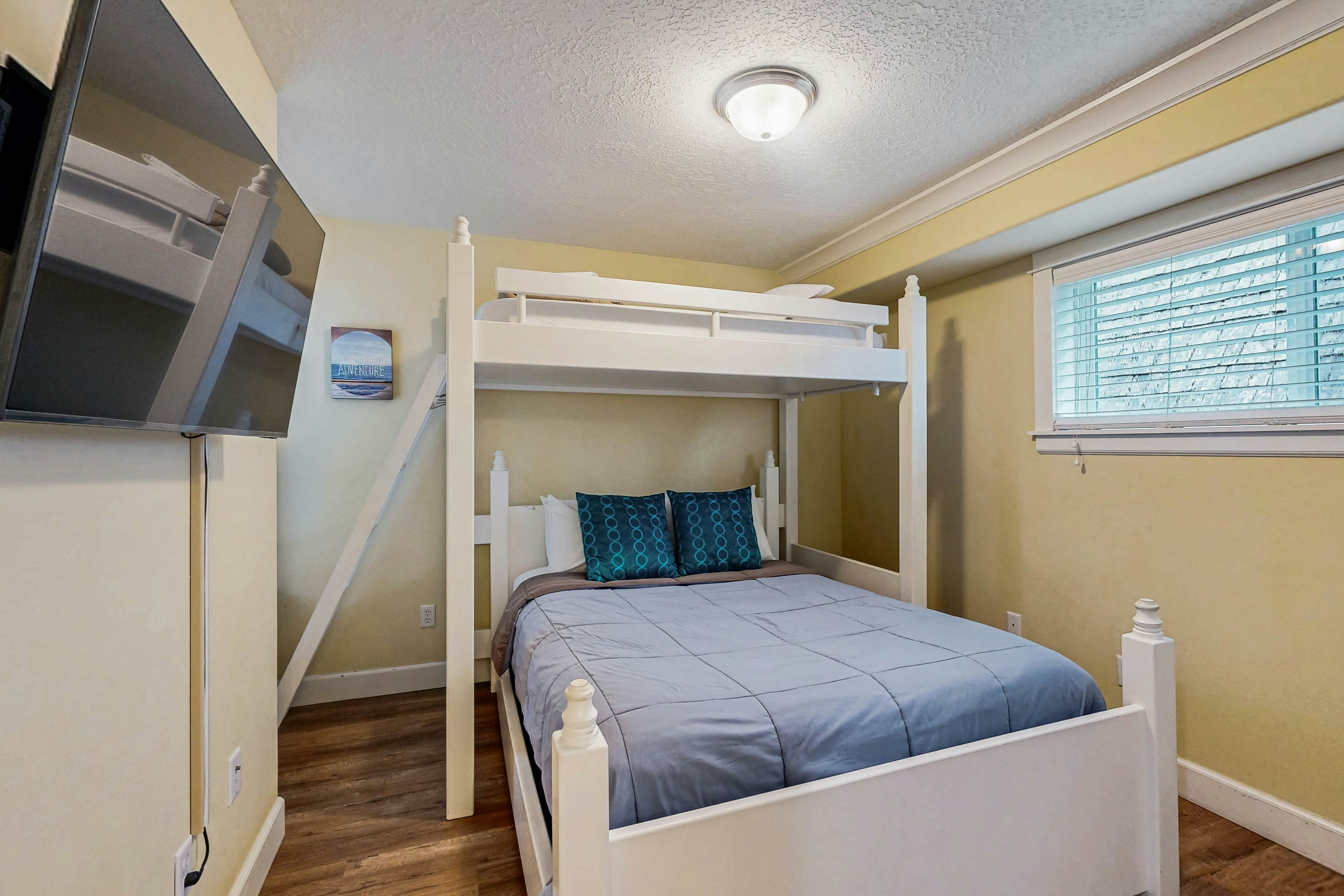 Luxurious Oceanfront House w/ Ocean Views & Beach Access - Dogs OK