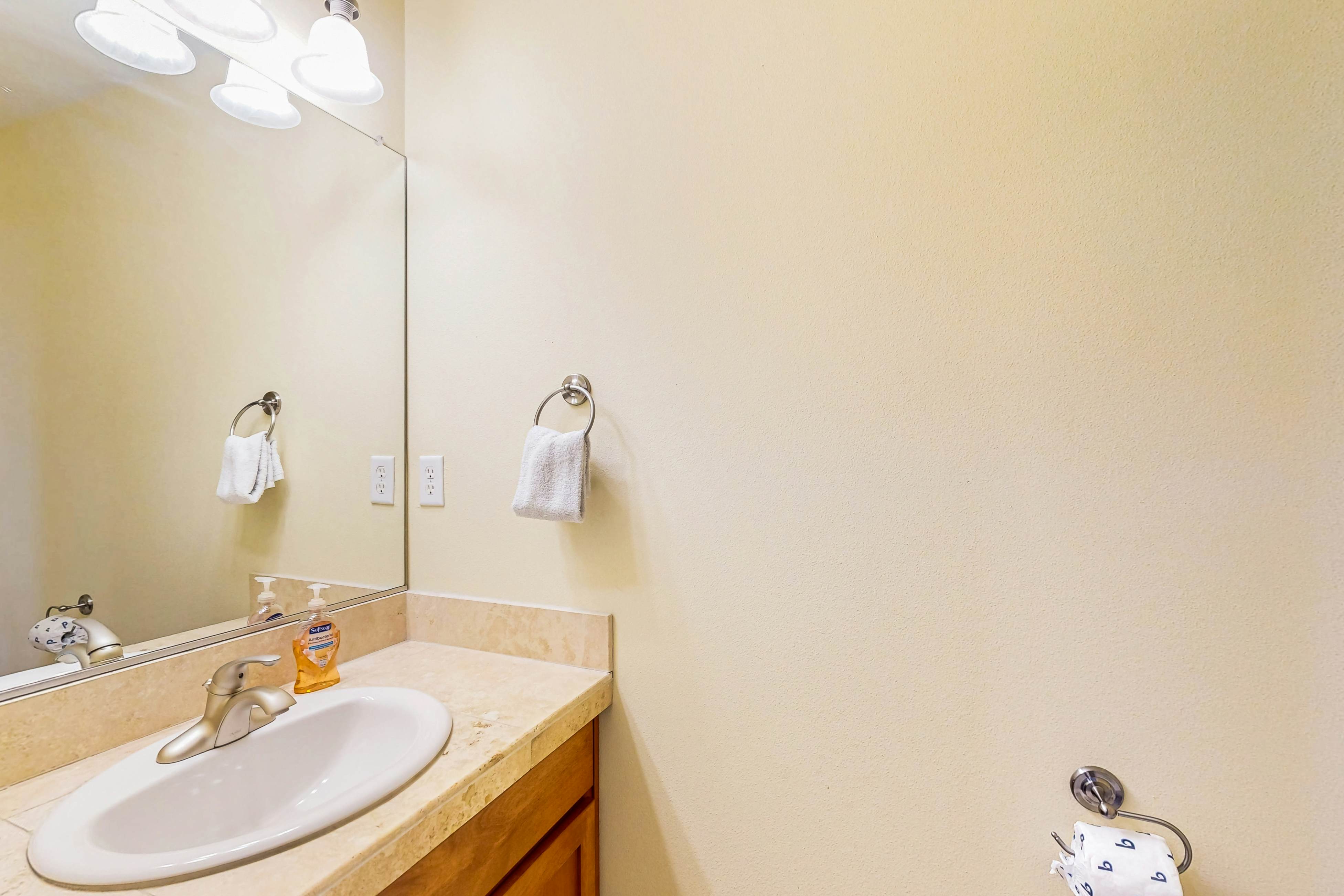 Luxurious Oceanfront House w/ Ocean Views & Beach Access - Dogs OK