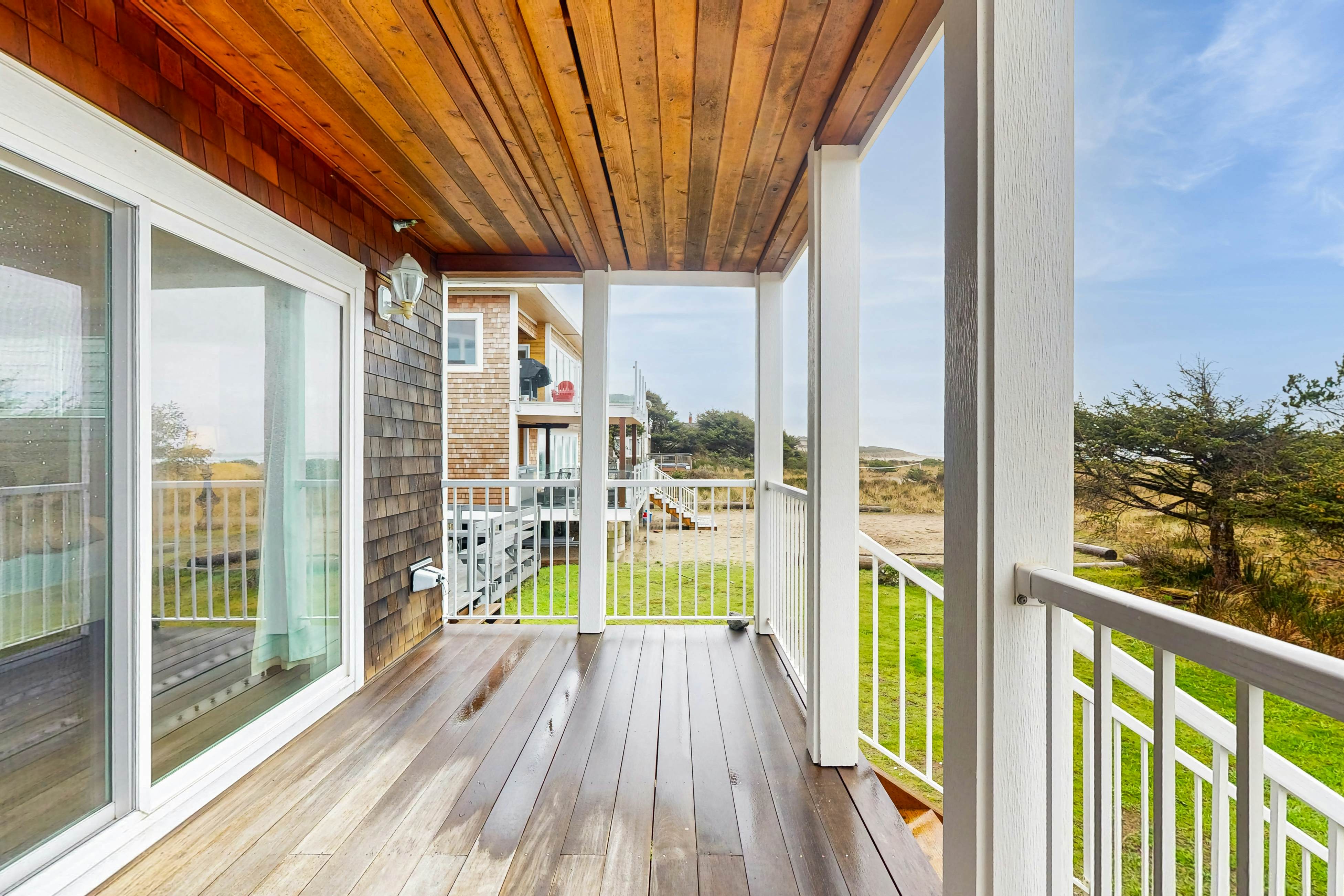 Luxurious Oceanfront House w/ Ocean Views & Beach Access - Dogs OK