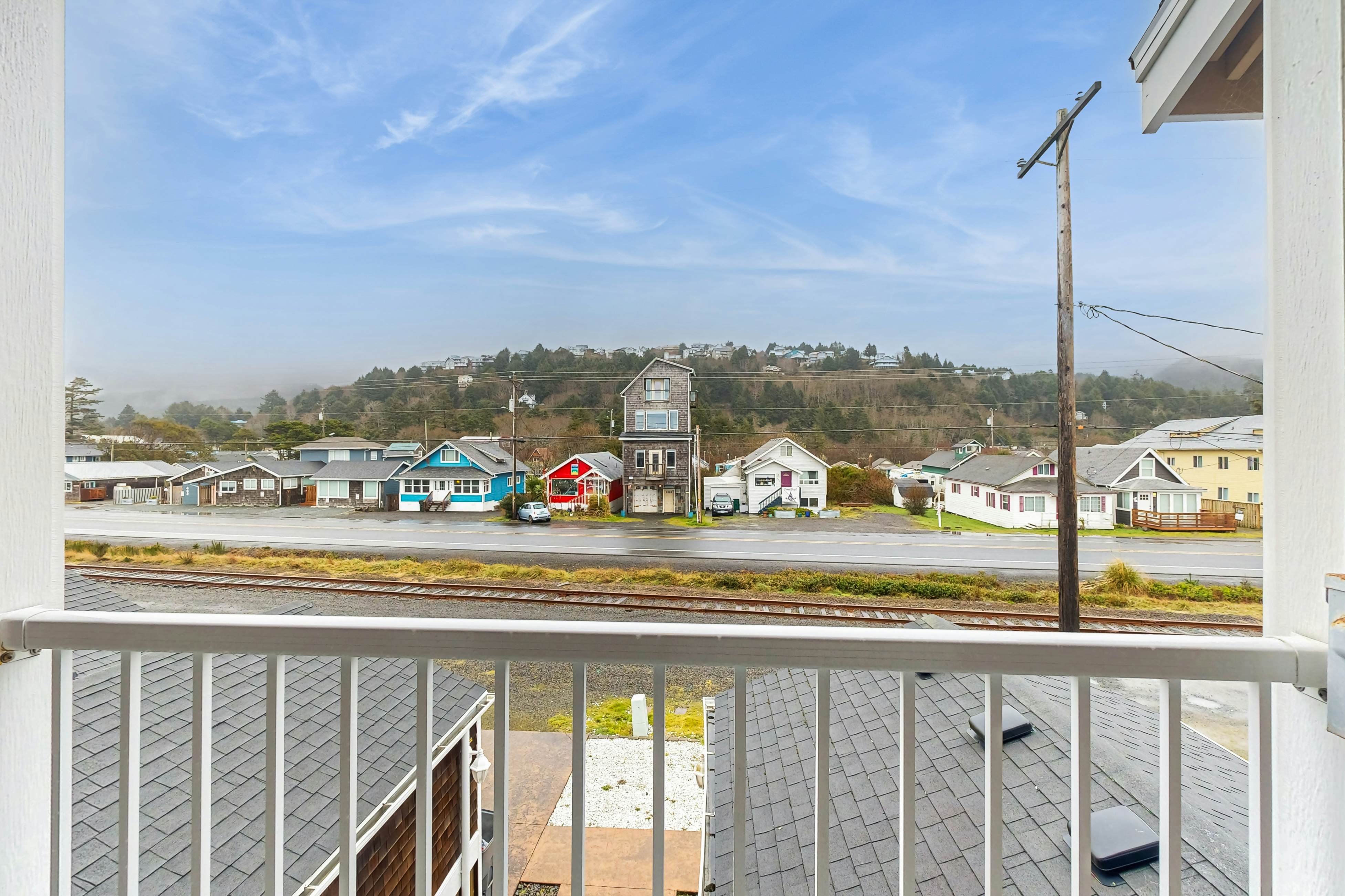Luxurious Oceanfront House w/ Ocean Views & Beach Access - Dogs OK