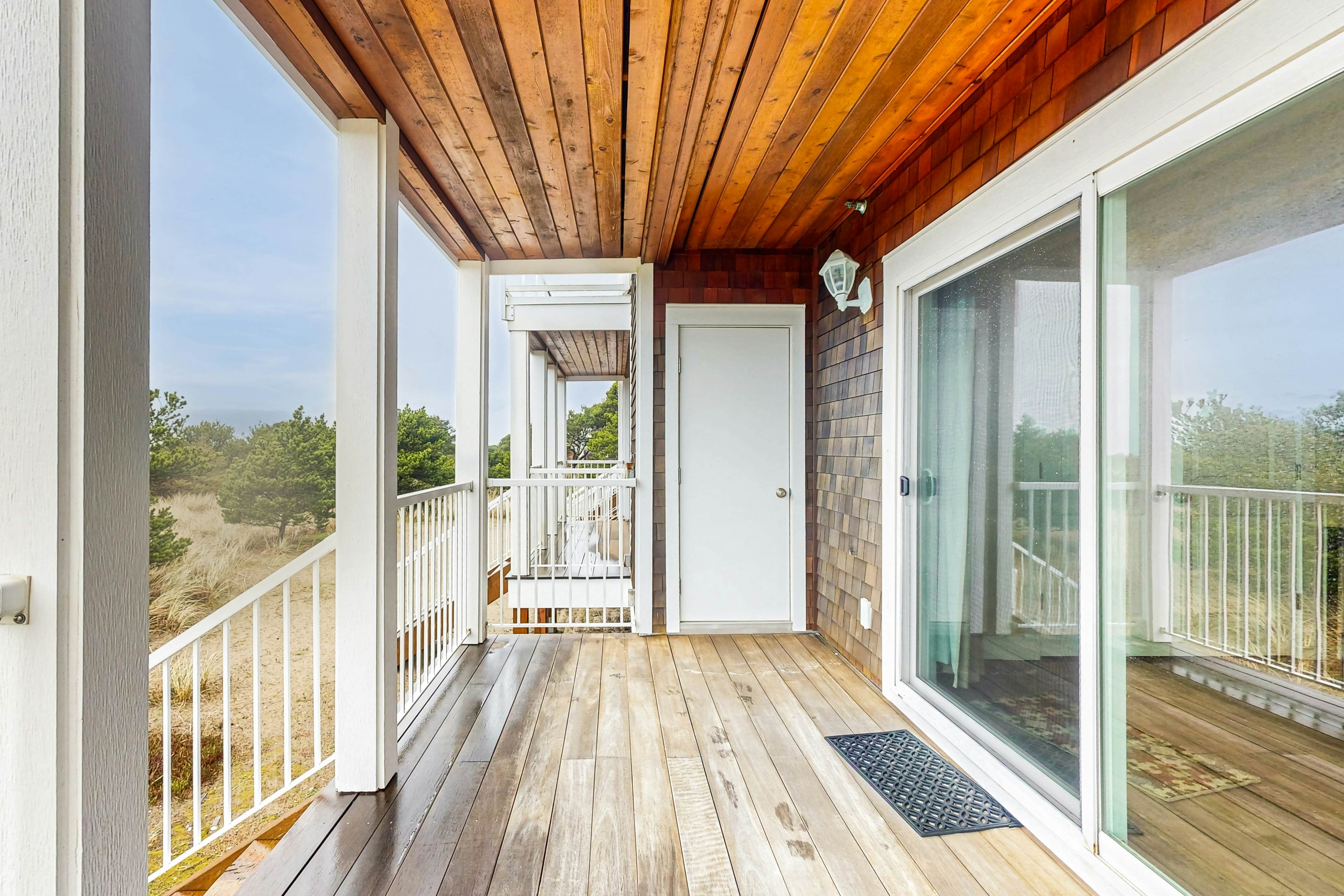 Luxurious Oceanfront House w/ Ocean Views & Beach Access - Dogs OK