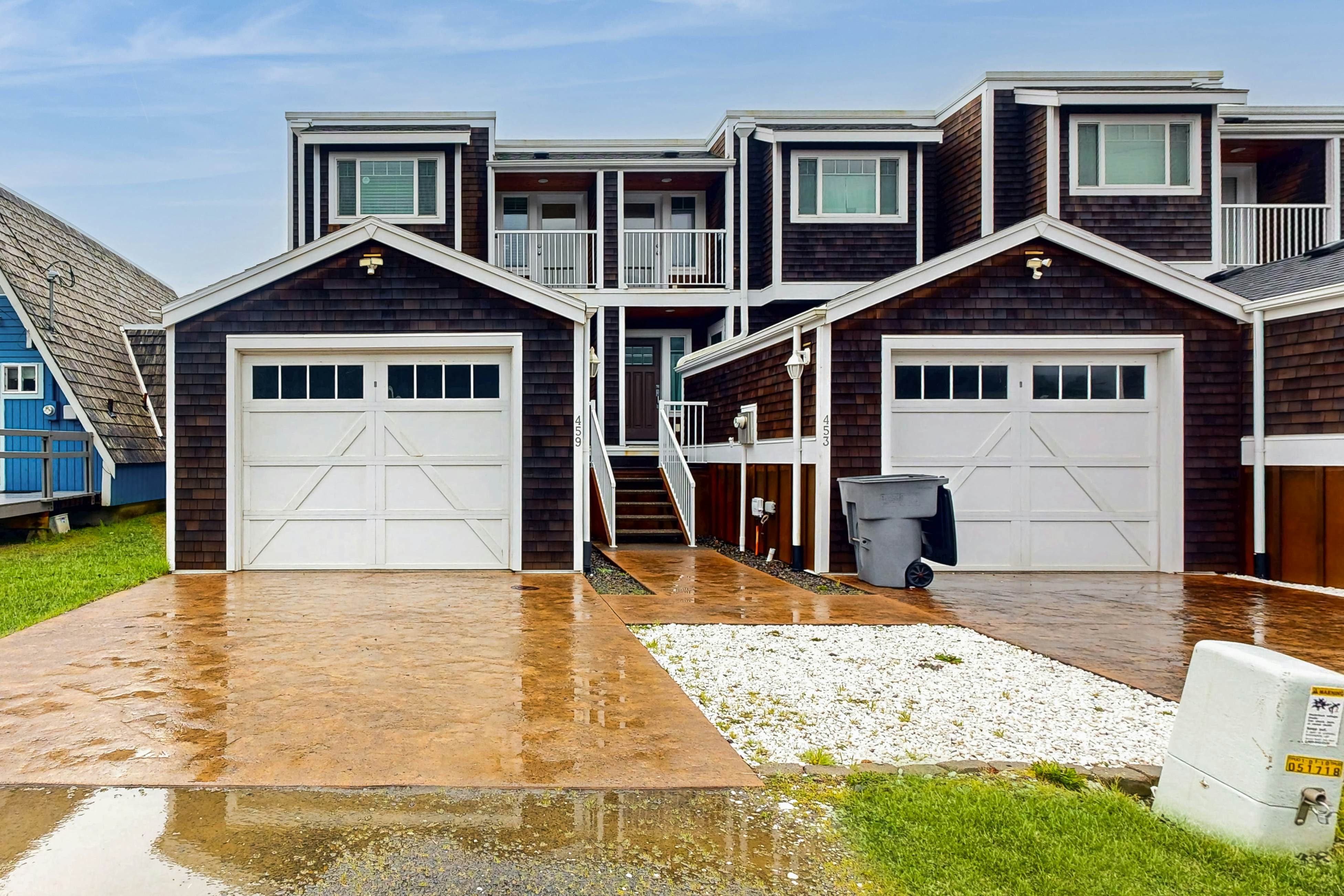 Luxurious Oceanfront House w/ Ocean Views & Beach Access - Dogs OK