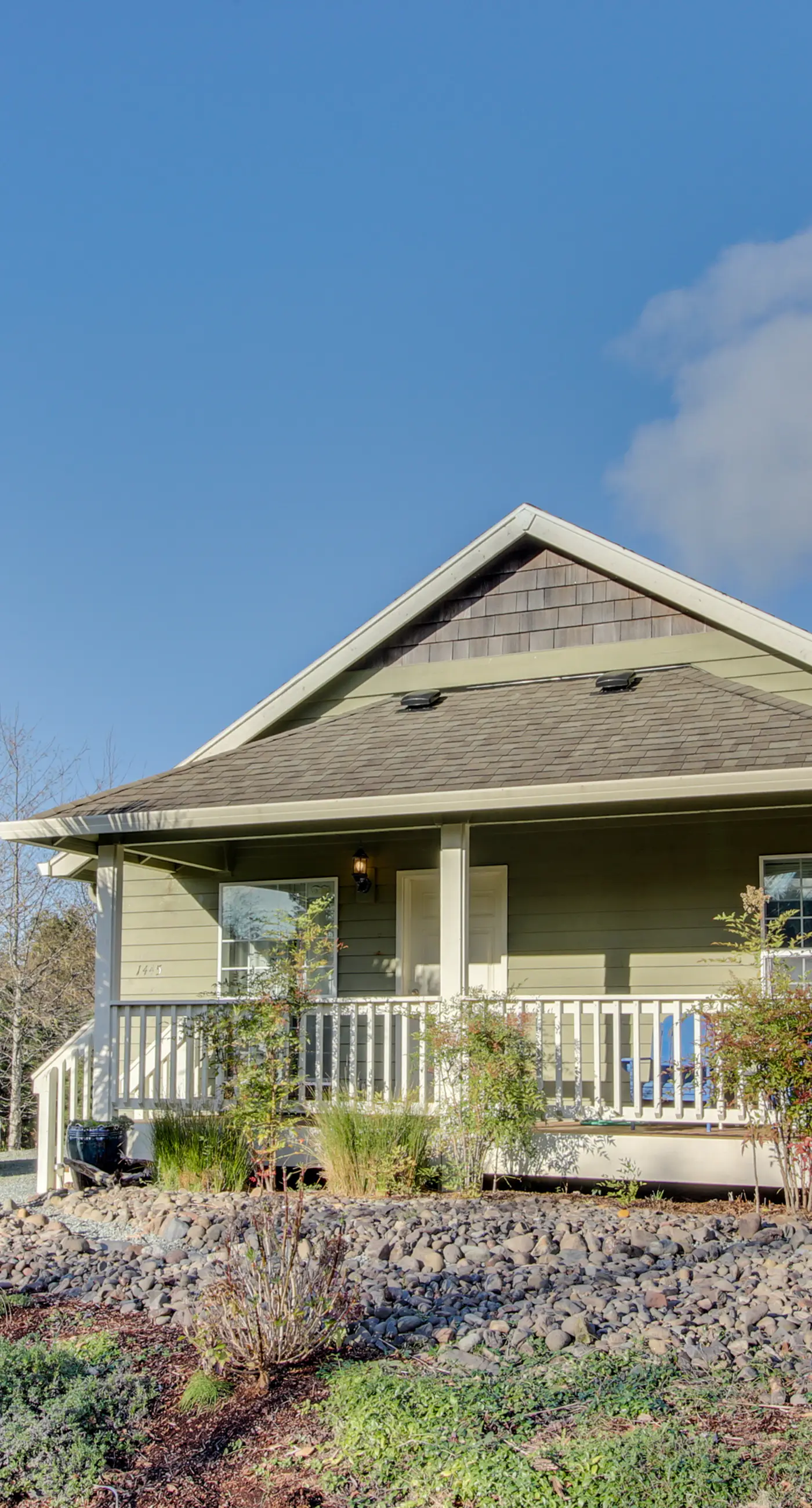 Dog Friendly Home Just a Half Mile Walk to the Beach and Heart of Town