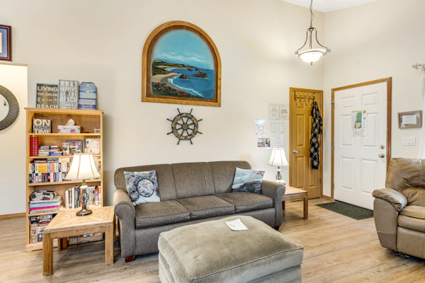 Dog Friendly Home Just a Half Mile Walk to the Beach and Heart of Town