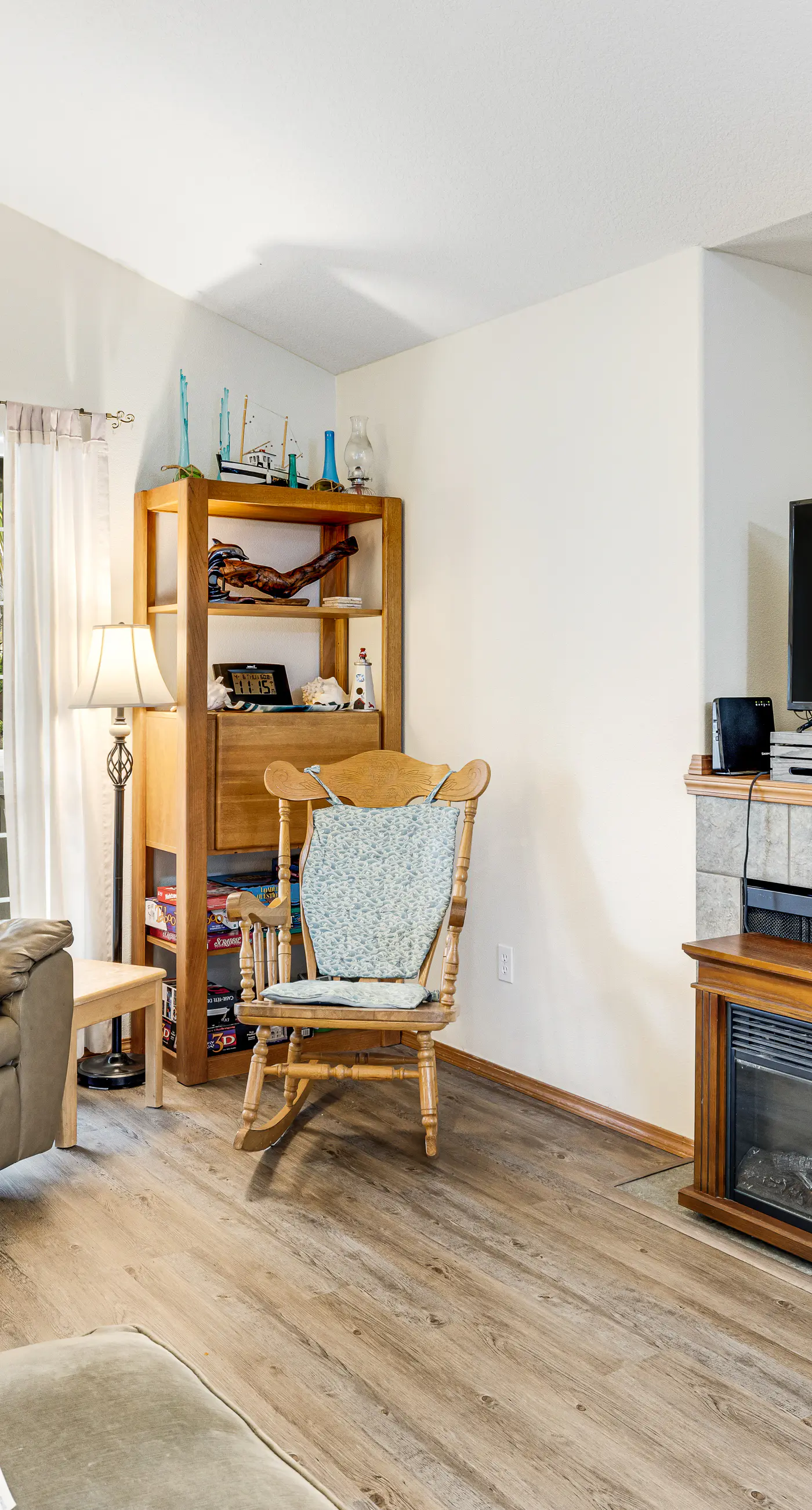 Dog Friendly Home Just a Half Mile Walk to the Beach and Heart of Town