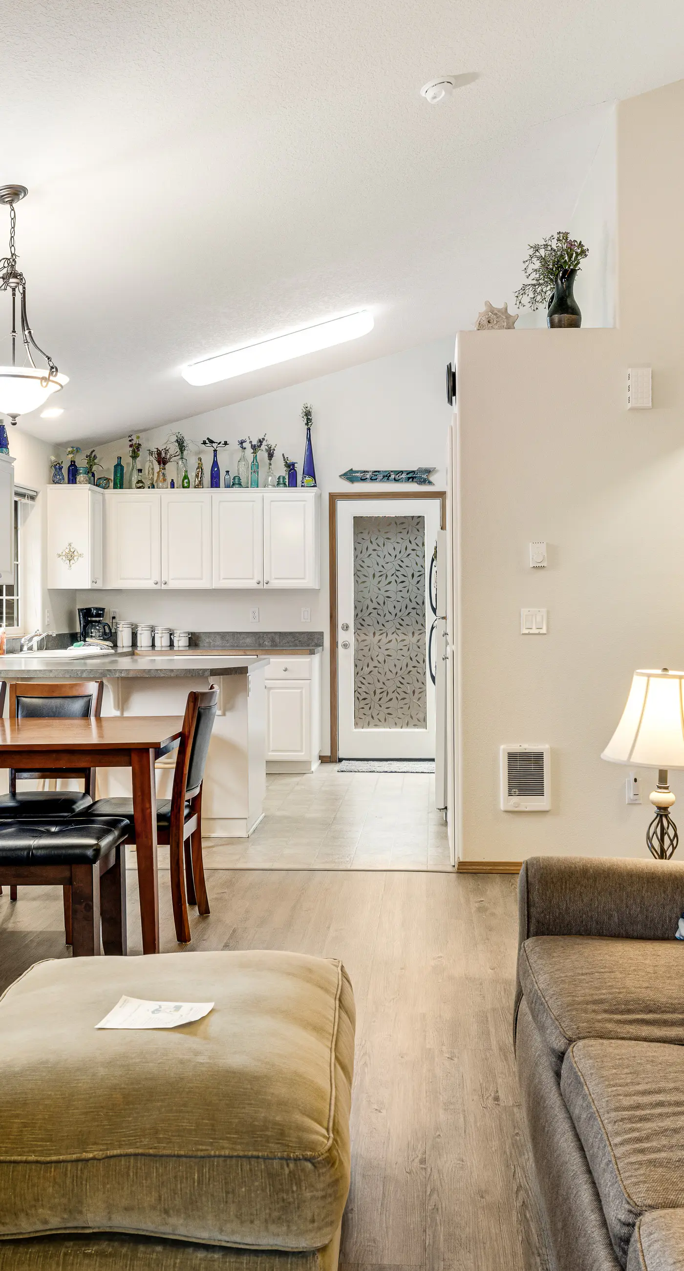 Dog Friendly Home Just a Half Mile Walk to the Beach and Heart of Town