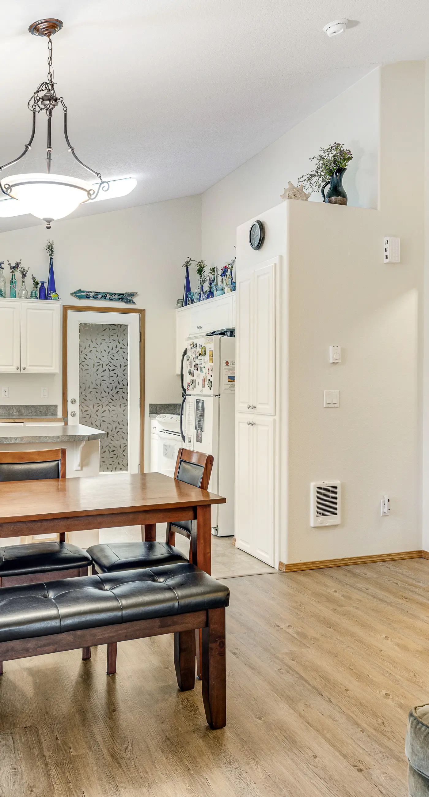 Dog Friendly Home Just a Half Mile Walk to the Beach and Heart of Town