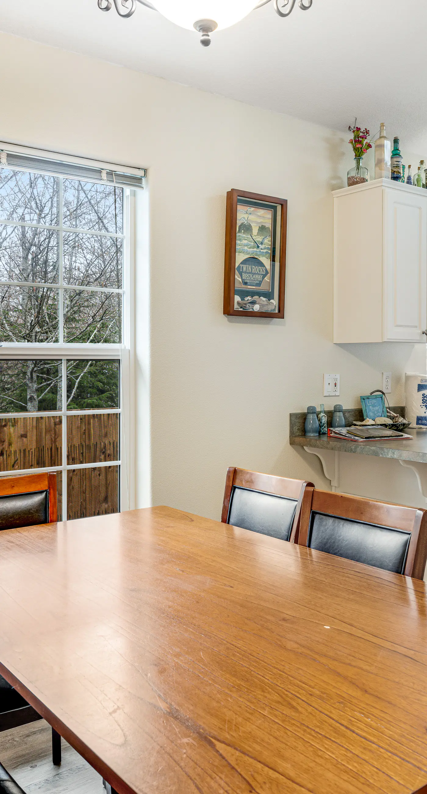 Dog Friendly Home Just a Half Mile Walk to the Beach and Heart of Town