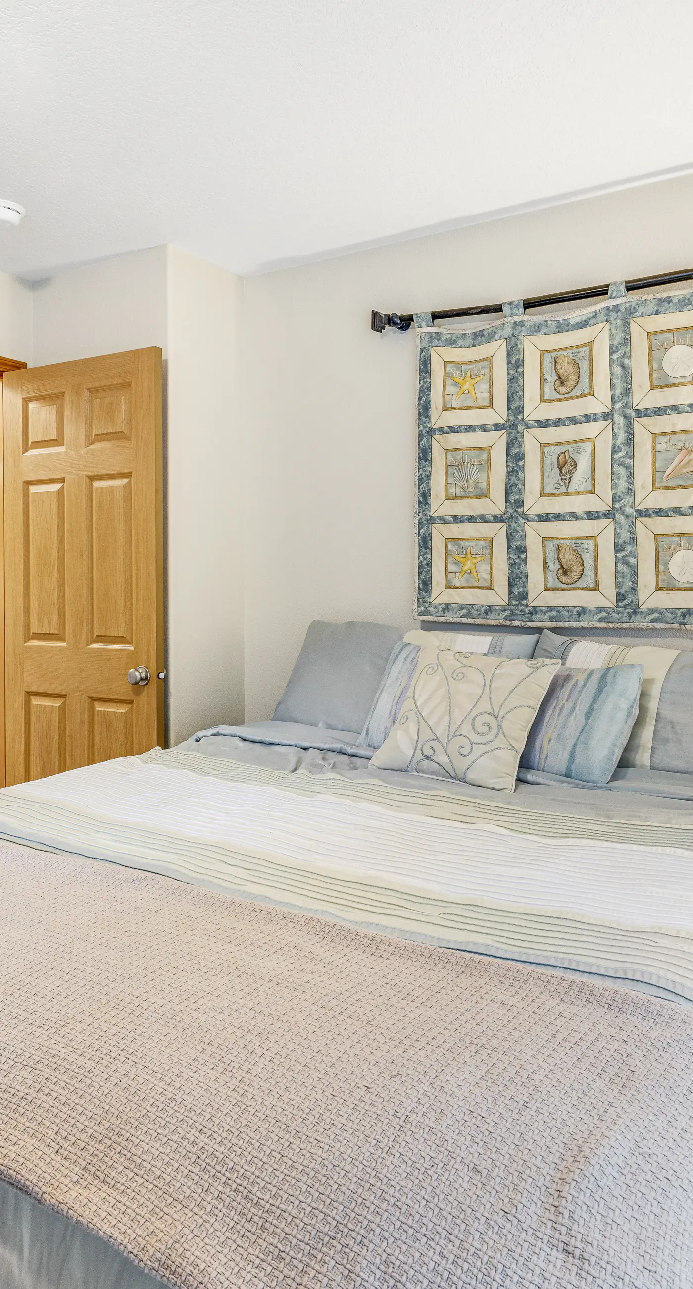 Dog Friendly Home Just a Half Mile Walk to the Beach and Heart of Town