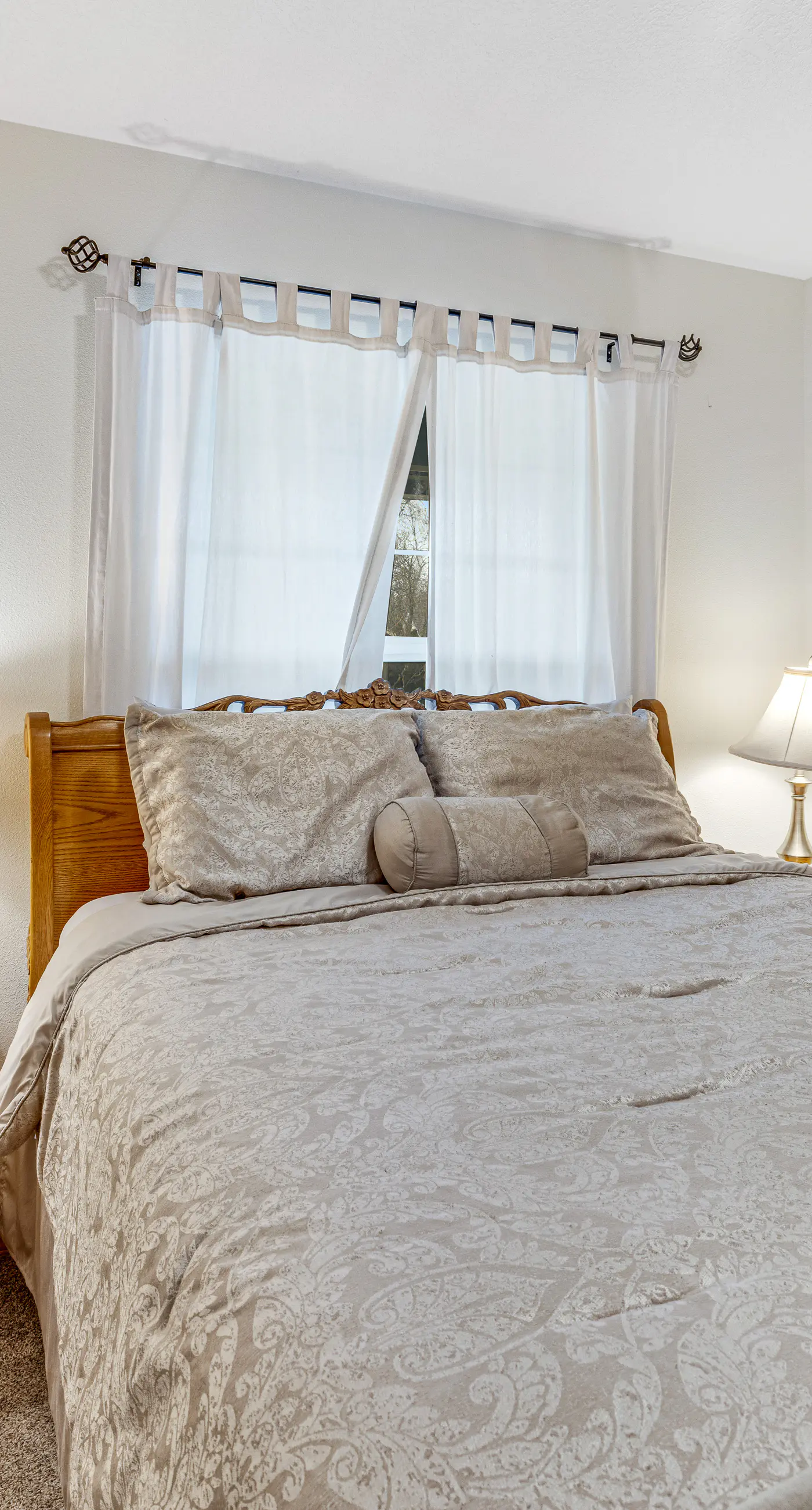 Dog Friendly Home Just a Half Mile Walk to the Beach and Heart of Town