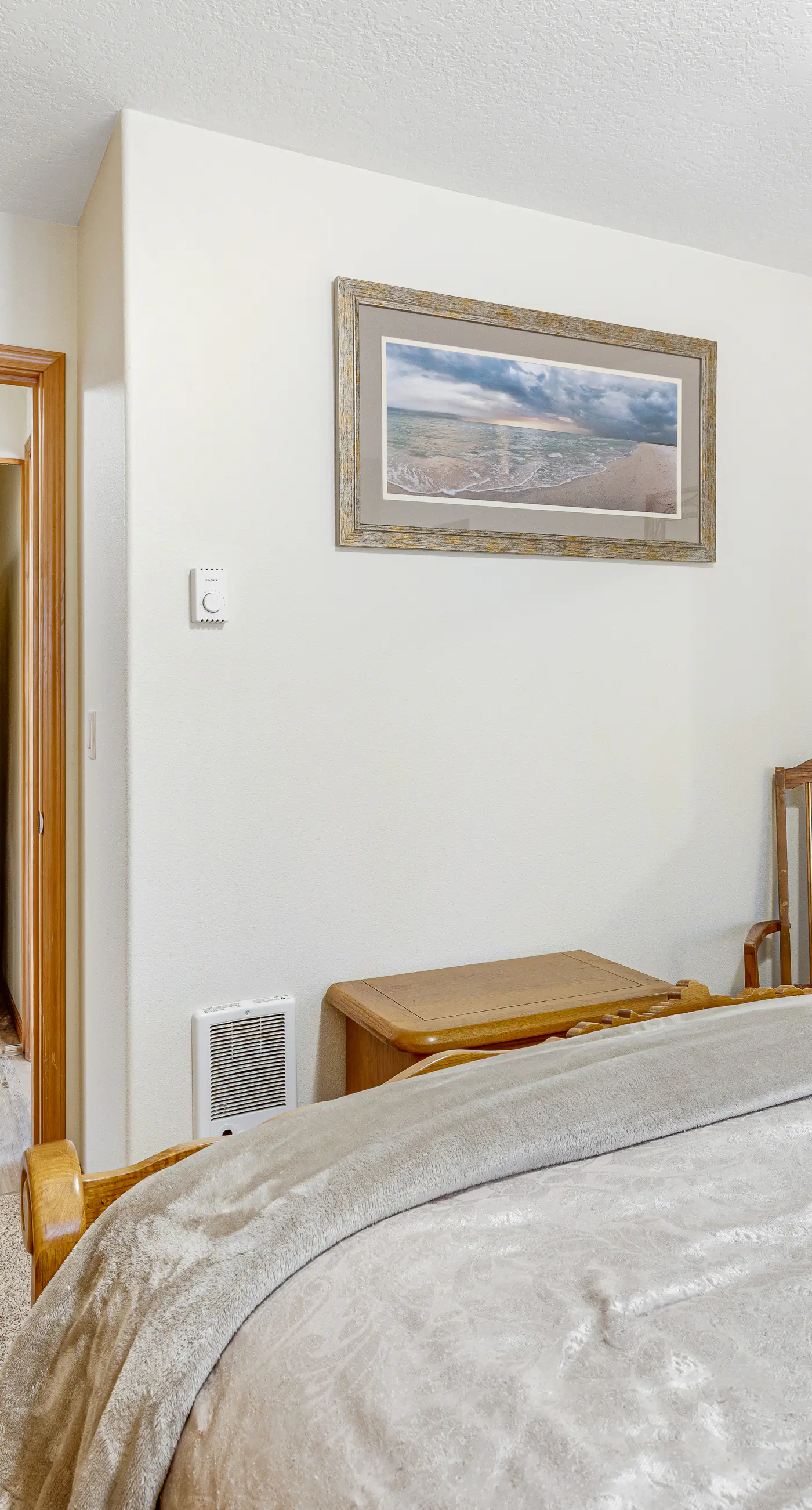 Dog Friendly Home Just a Half Mile Walk to the Beach and Heart of Town
