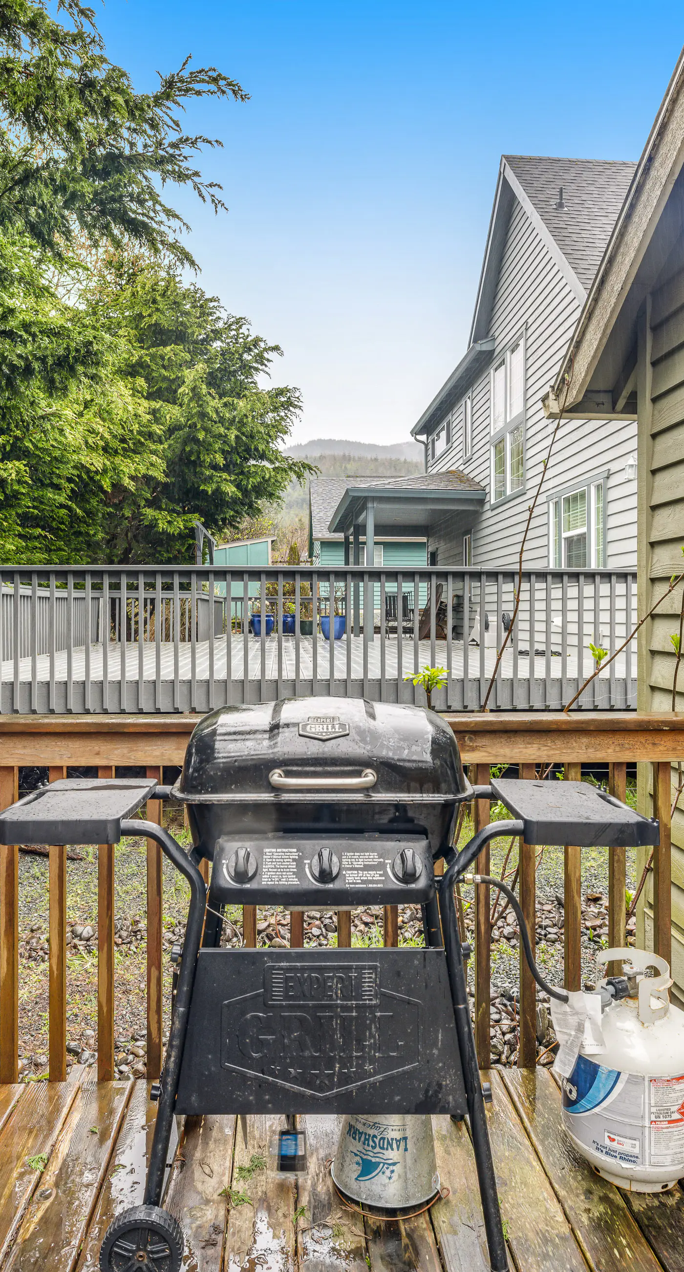 Dog Friendly Home Just a Half Mile Walk to the Beach and Heart of Town