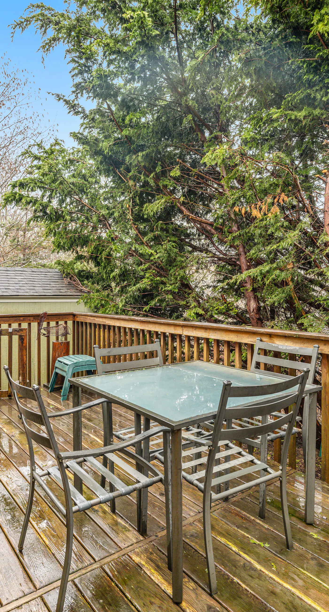 Dog Friendly Home Just a Half Mile Walk to the Beach and Heart of Town