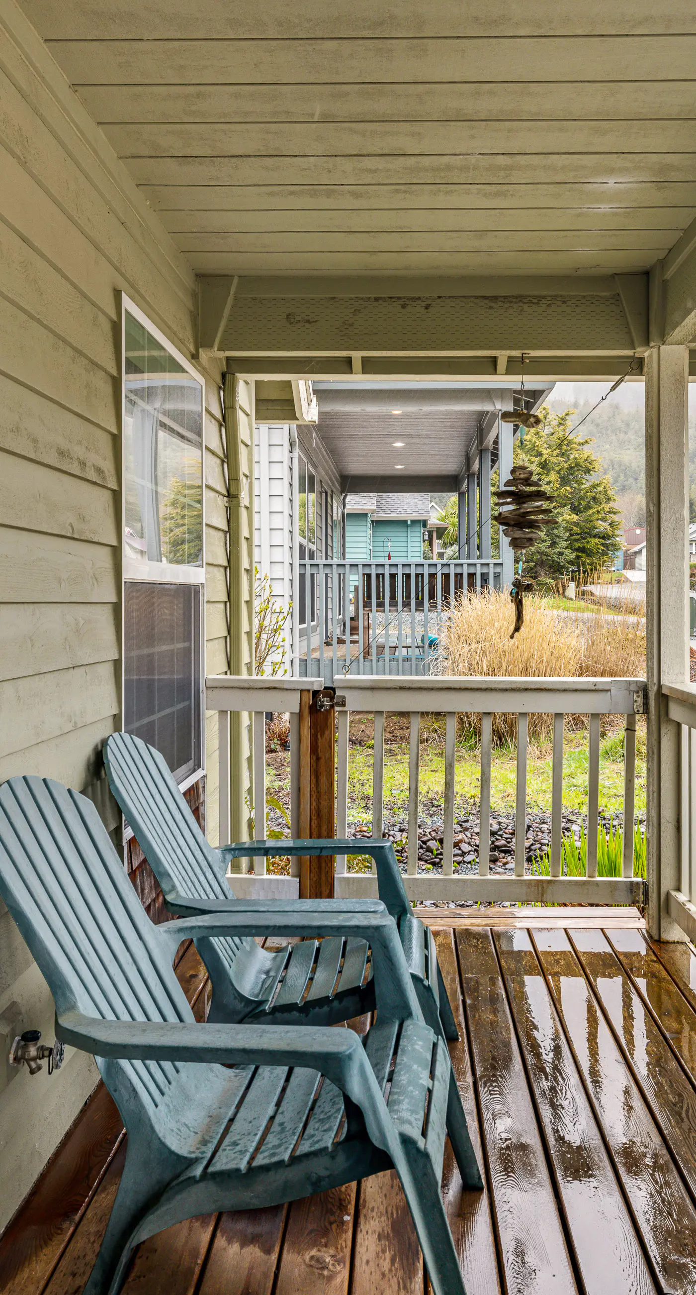 Dog Friendly Home Just a Half Mile Walk to the Beach and Heart of Town