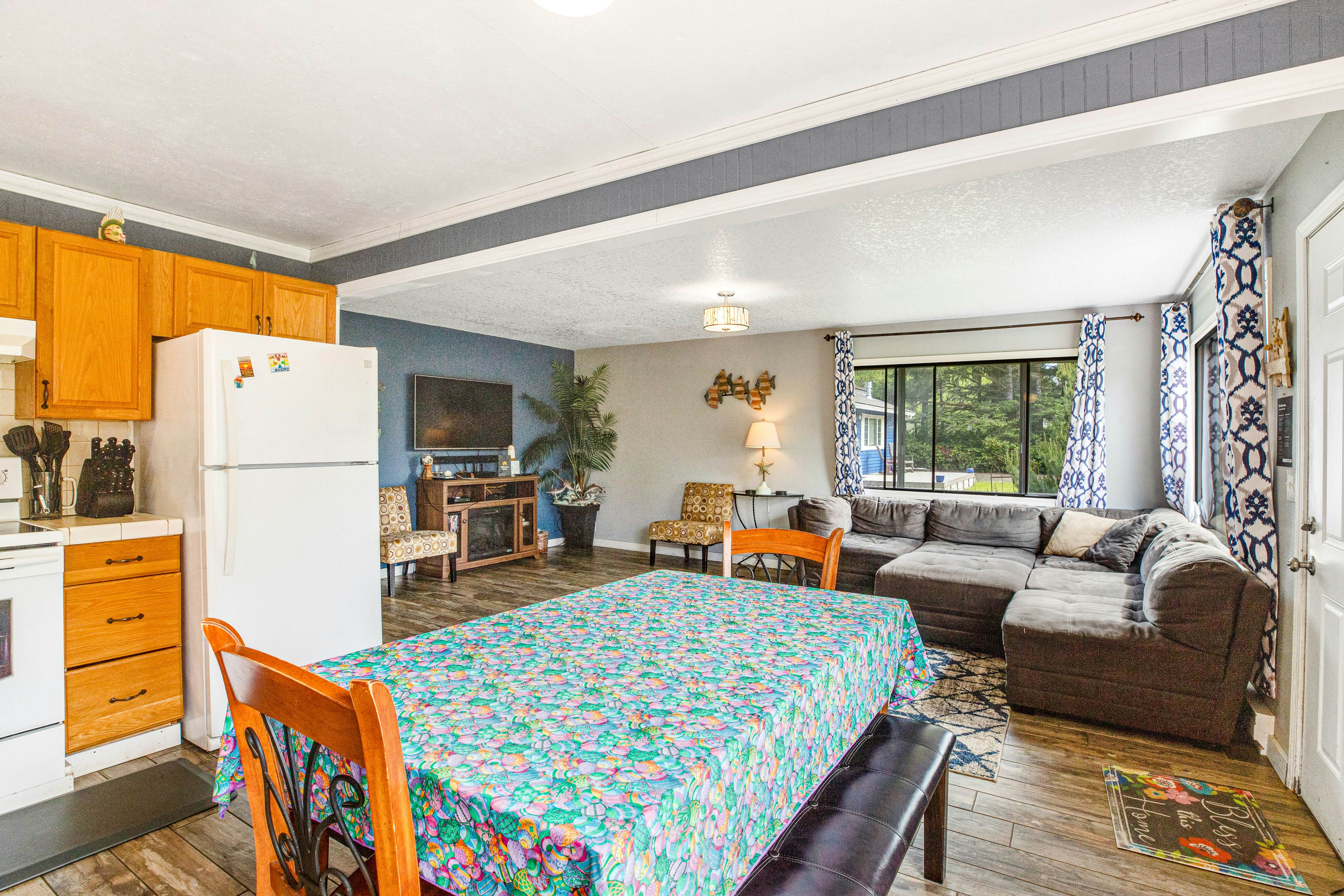 Dog-Friendly Home with Private Hot Tub & Game Room - Near the Beach & Nedonna Lake