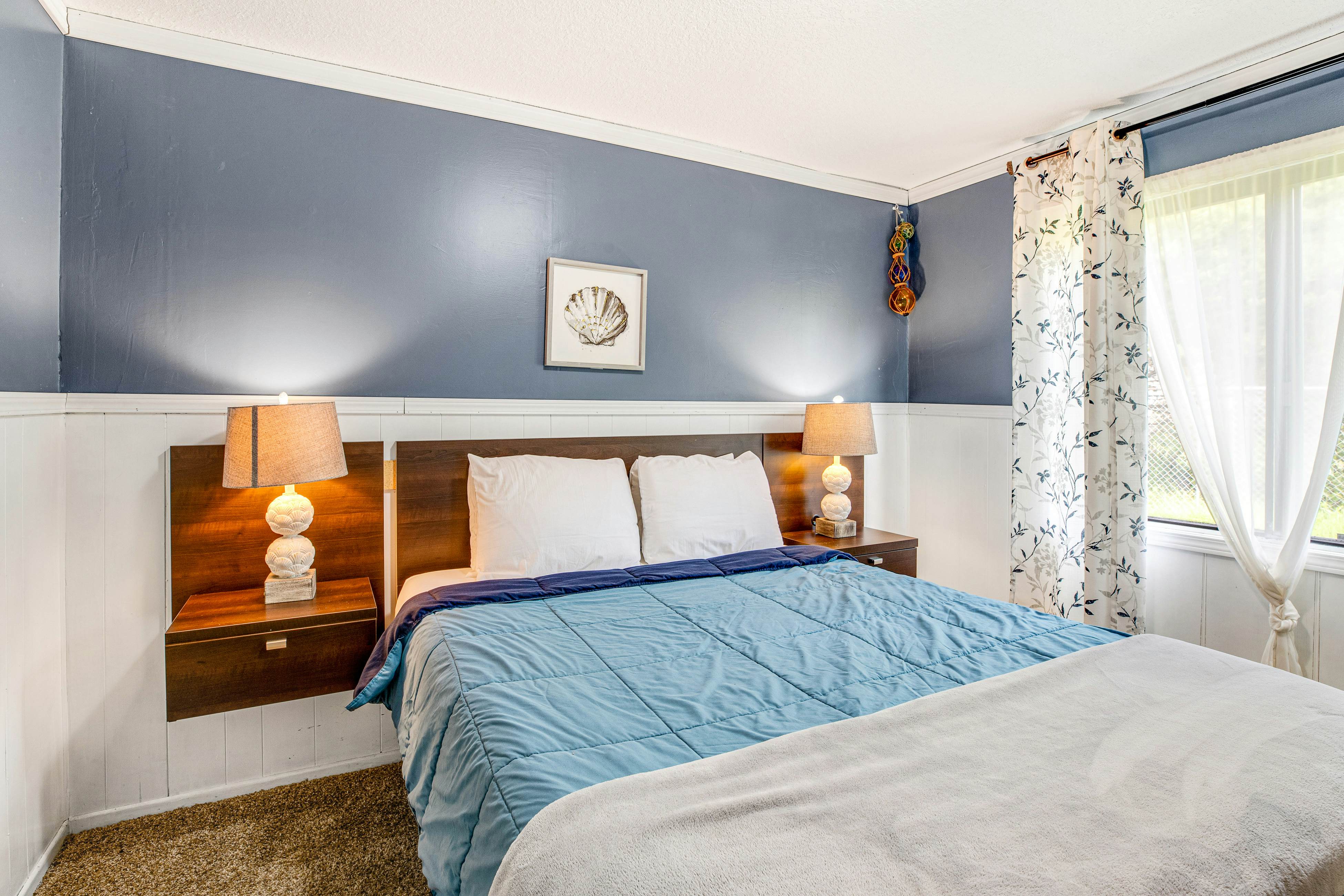 Dog-Friendly Home with Private Hot Tub & Game Room - Near the Beach & Nedonna Lake