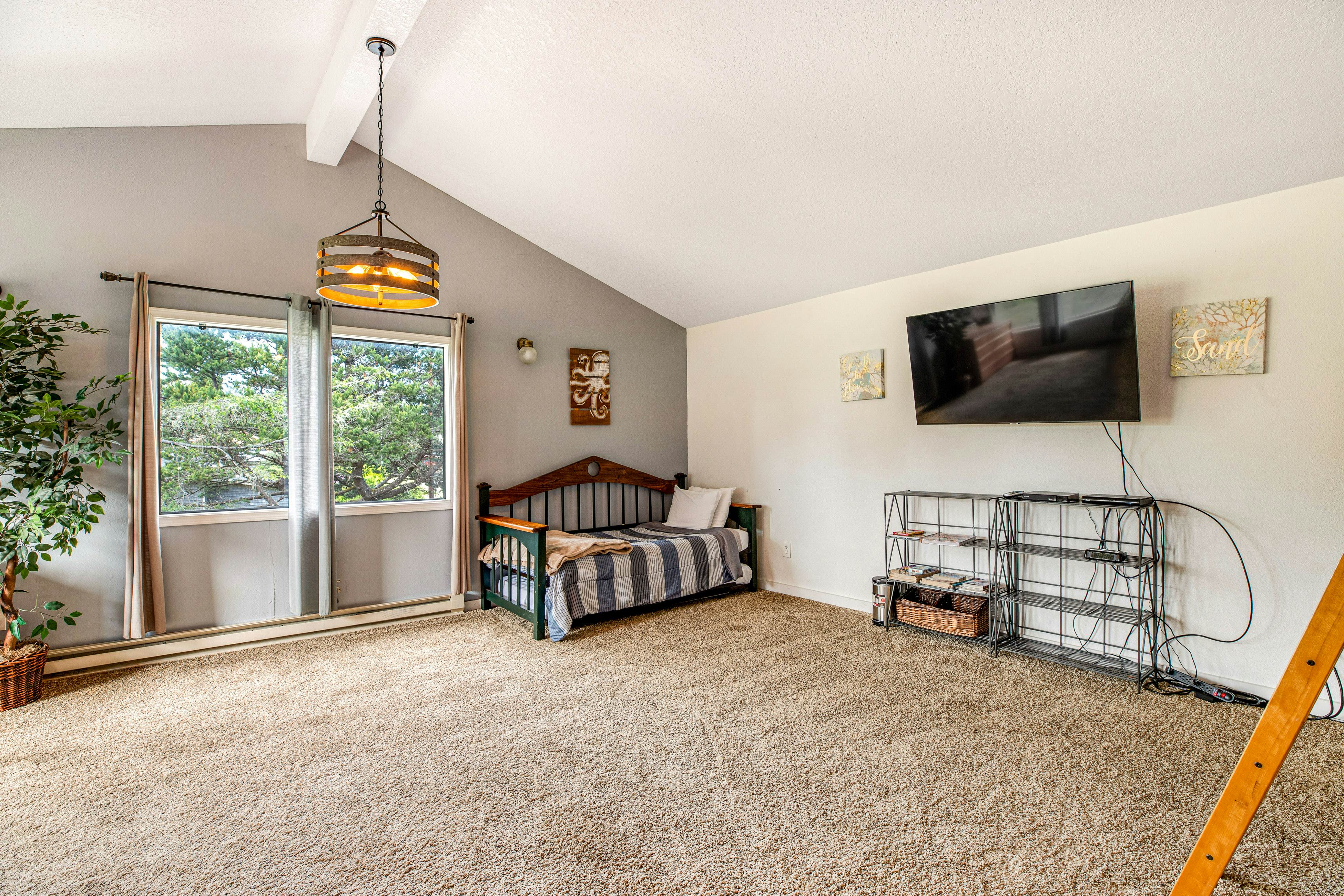 Dog-Friendly Home with Private Hot Tub & Game Room - Near the Beach & Nedonna Lake