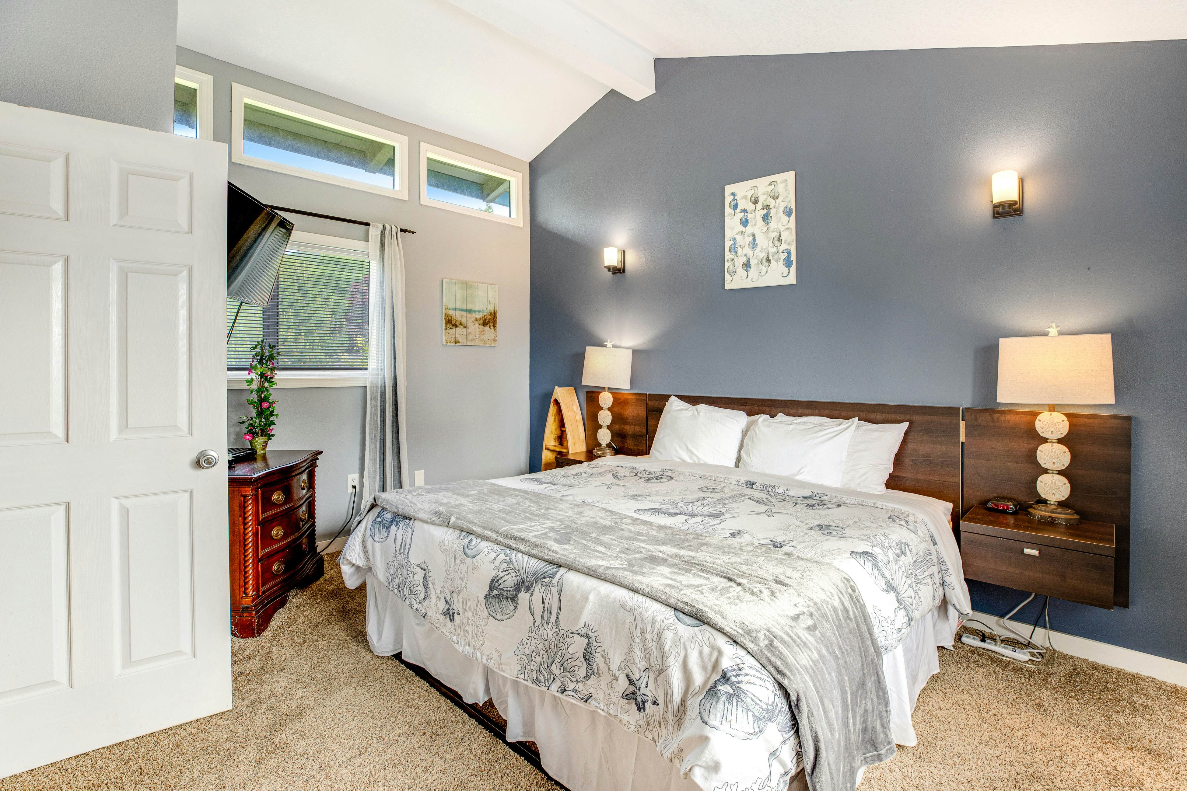 Dog-Friendly Home with Private Hot Tub & Game Room - Near the Beach & Nedonna Lake