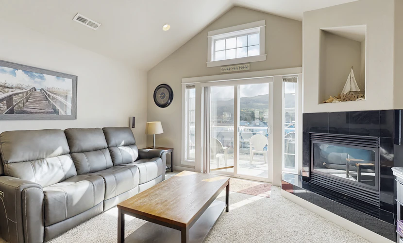Dog friendly beach condo in a great location for exploring Rockaway Beach