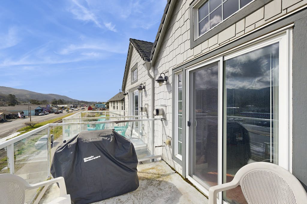Dog friendly beach condo in a great location for exploring Rockaway Beach