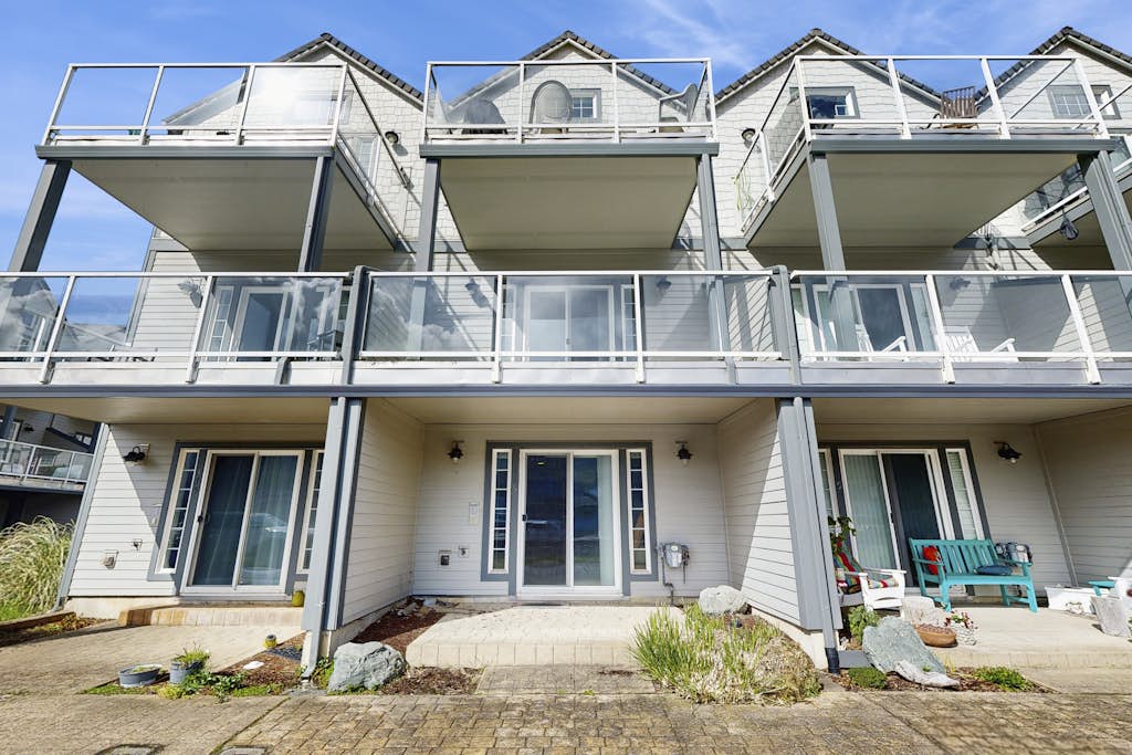 Dog friendly beach condo in a great location for exploring Rockaway Beach