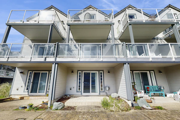 Dog friendly beach condo in a great location for exploring Rockaway Beach