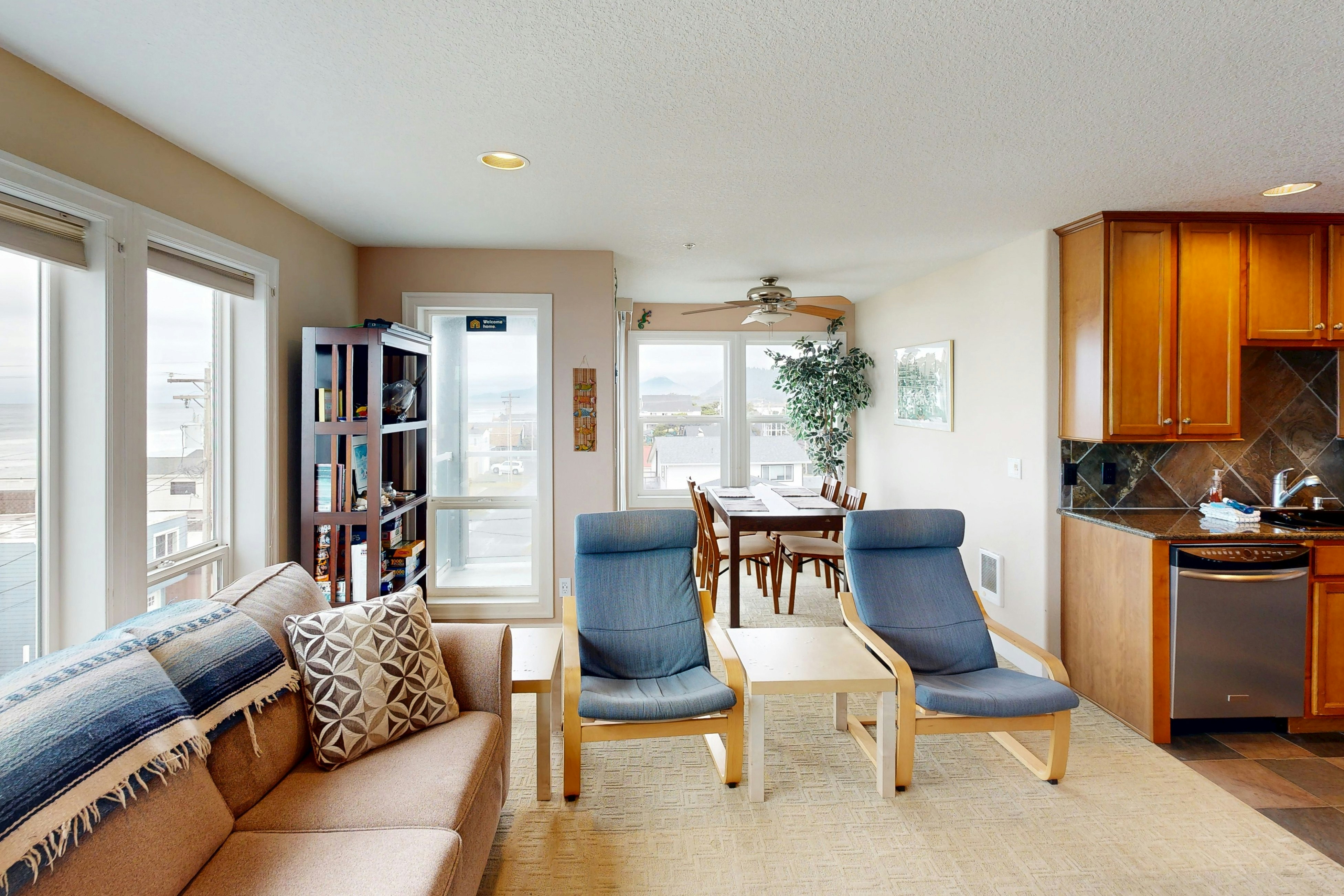 Modern Condo with Gorgeous Views Balcony and WiFi Quick Walk to Beach