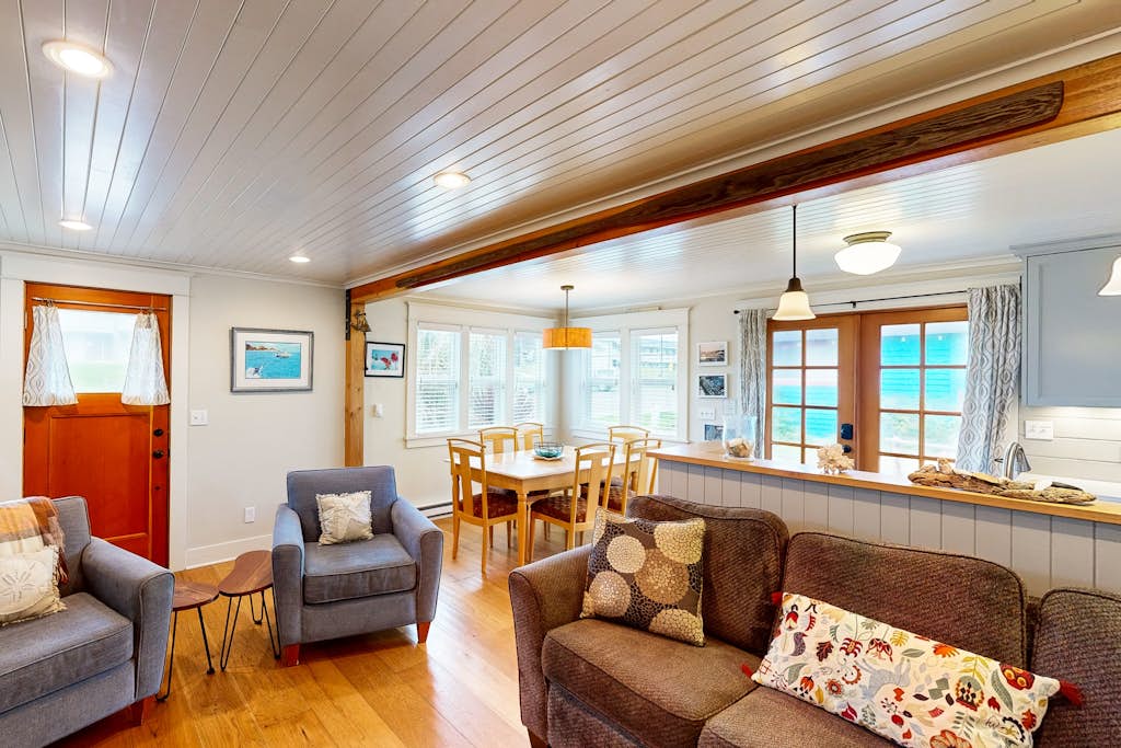 Bright and Airy Cottage Right in Town Across Street from the Beach