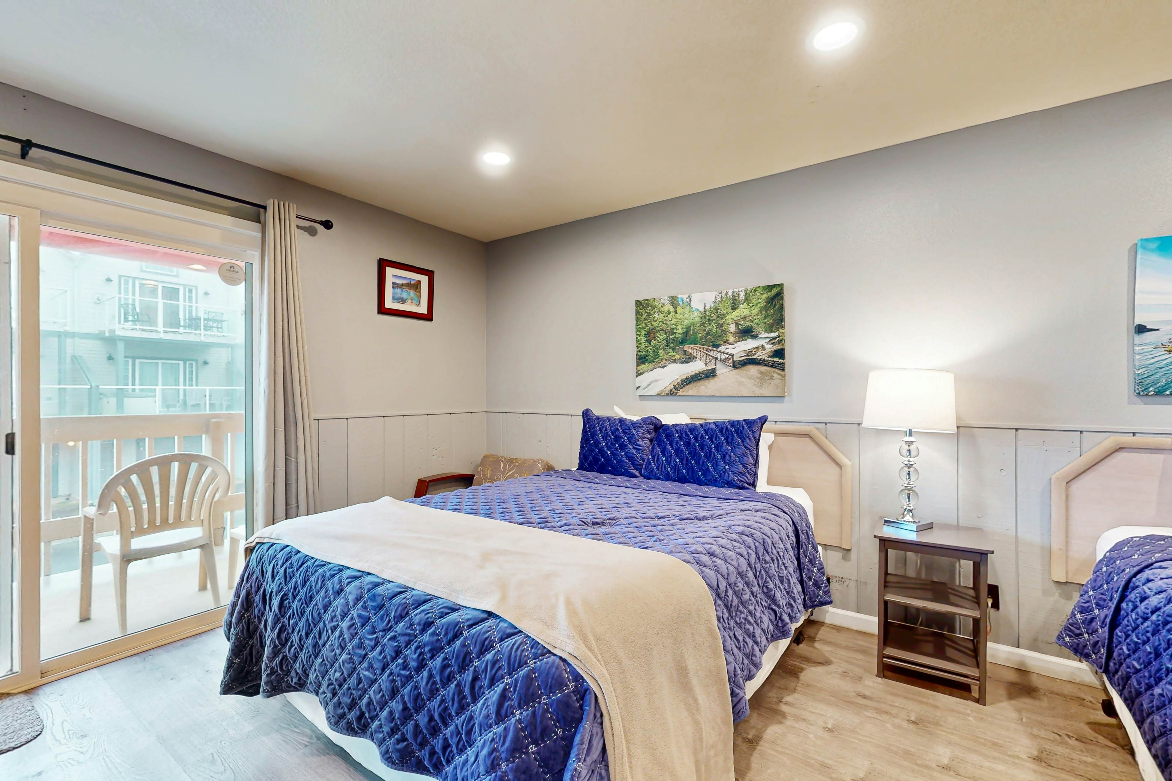 Dog-Friendly Motel Room Located Near the Beach and Downtown